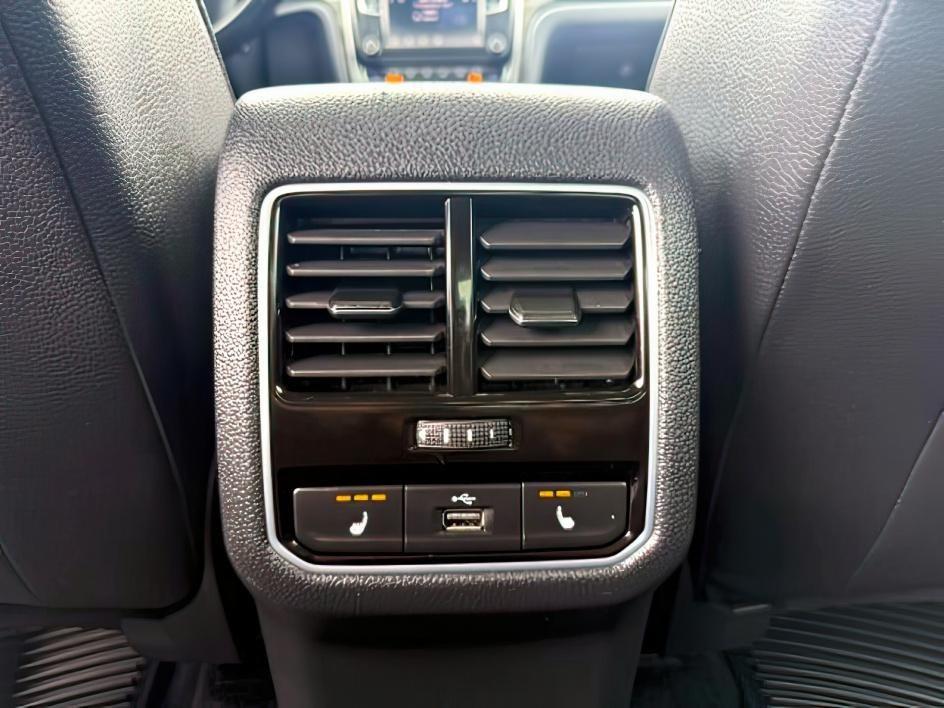 2018 SILVER /Titan Black Volkswagen Passat 2.0T SE (1VWBA7A35JC) with an 2L I-4 gasoline direct injection engine, AUTOMATIC transmission, located at 1235 N Woodruff Ave., Idaho Falls, 83401, (208) 523-1053, 43.507172, -112.000488 - 2018 Volkswagen Passat is a midsize sedan built for smooth, efficient daily driving. Powered by a 1.8L turbocharged I4 engine (VIN verified), it delivers balanced performance for commuting and highway travel. Front-wheel drive provides stable handling in everyday conditions. Inside, it features a to- Photo#21