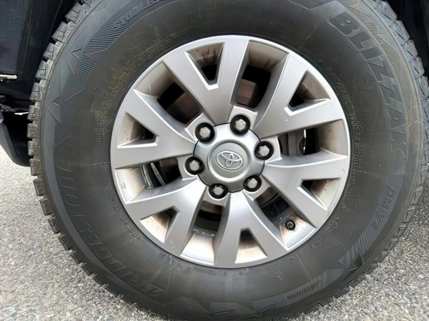 2016 Super White /Black/Red Toyota Tacoma (3TMDZ5BN8GM) with an 35L V-6 portdirect injection engine, Automatic transmission, located at 1175 N Woodruff Ave, Idaho Falls, ID, 83401, 43.506901, -111.999657 - At Timberline Auto, finding a great deal on your next vehicle is always easy! Our experienced sales staff's goal is to help find you the right vehicle at the right price! Our knowledgeable finance department has options for almost any credit score. We offer extended service contract options to prote - Photo#10