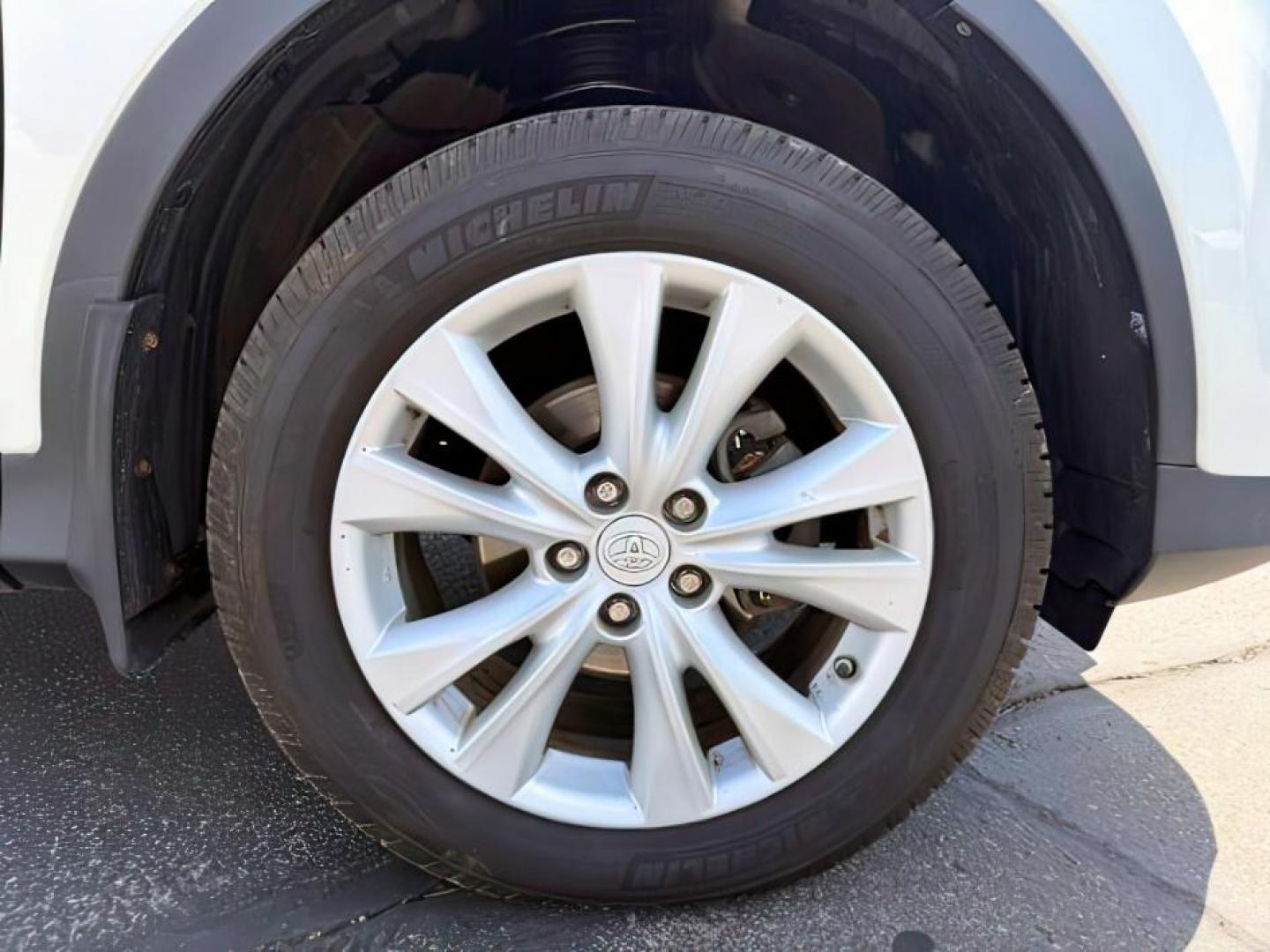 2013 WHITE /Black Toyota RAV4 (2T3DFREV8DW) with an 25L L4 DOHC 16V engine, Automatic transmission, located at 1175 N Woodruff Ave, Idaho Falls, ID, 83401, 43.506901, -111.999657 - Photo#12