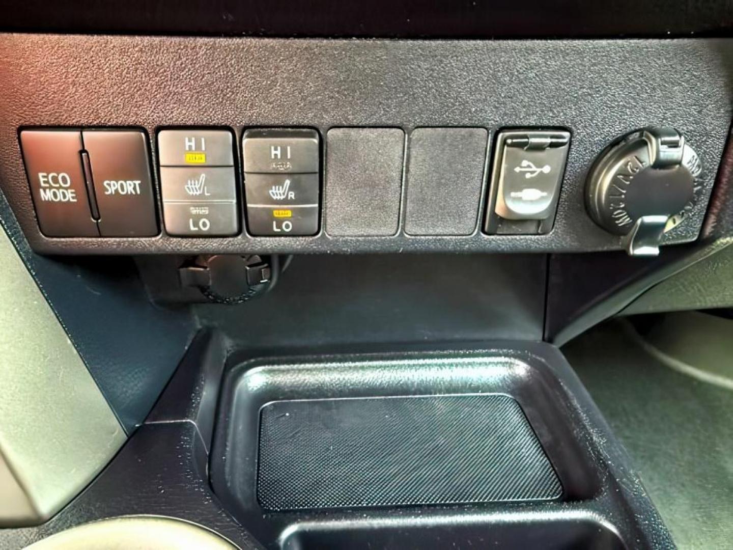 2013 WHITE /Black Toyota RAV4 (2T3DFREV8DW) with an 25L L4 DOHC 16V engine, Automatic transmission, located at 1175 N Woodruff Ave, Idaho Falls, ID, 83401, 43.506901, -111.999657 - Photo#19