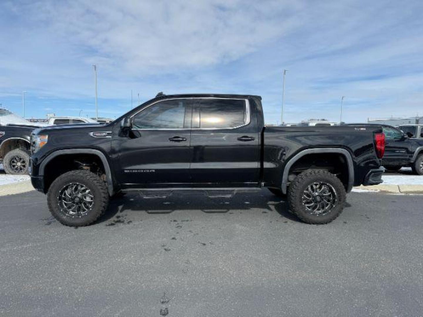 2020 Onyx Black /Jet Black GMC Sierra 1500 (1GTU9DEL6LZ) with an EcoTec3 53L V-8 gasoline direct injection engine, Automatic transmission, located at 1175 N Woodruff Ave, Idaho Falls, ID, 83401, 43.506901, -111.999657 - At Timberline Auto, finding a great deal on your next vehicle is always easy! Our experienced sales staff's goal is to help find you the right vehicle at the right price! Our knowledgeable finance department has options for almost any credit score. We offer extended service contract options to prote - Photo#1