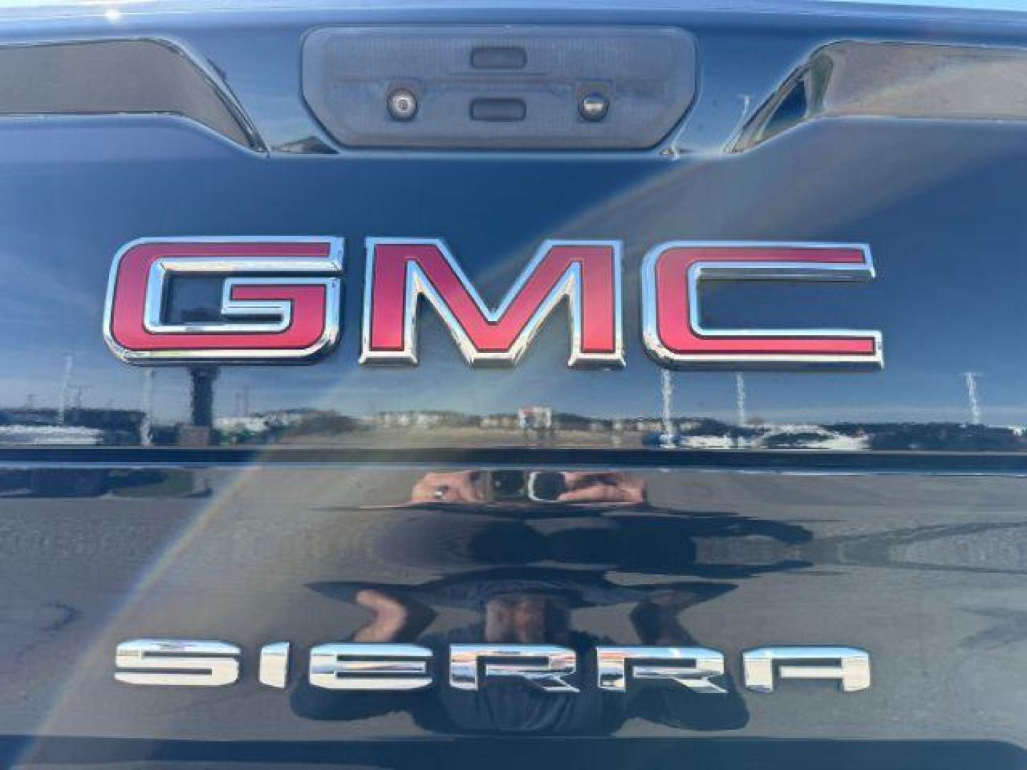 2020 Onyx Black /Jet Black GMC Sierra 1500 (1GTU9DEL6LZ) with an EcoTec3 62L V-8 gasoline direct injection engine, Automatic transmission, located at 1175 N Woodruff Ave, Idaho Falls, ID, 83401, 43.506901, -111.999657 - At Timberline Auto, finding a great deal on your next vehicle is always easy! Our experienced sales staff's goal is to help find you the right vehicle at the right price! Our knowledgeable finance department has options for almost any credit score. We offer extended service contract options to prote - Photo#33