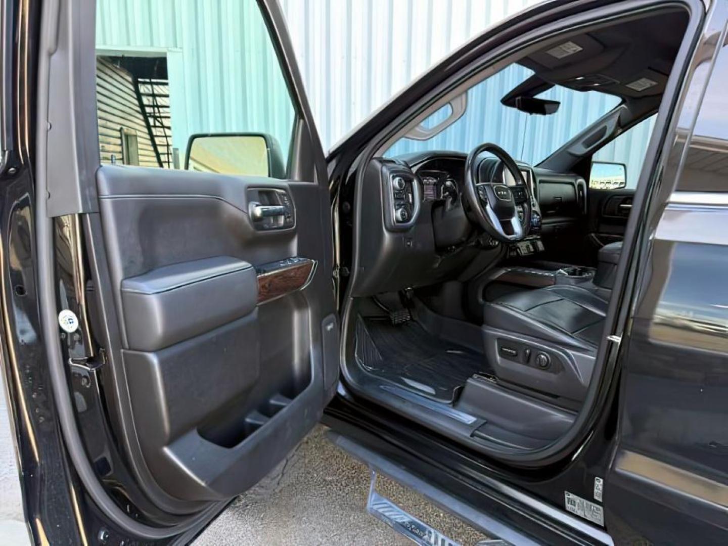 2020 Onyx Black /Jet Black GMC Sierra 1500 (1GTU9DEL6LZ) with an EcoTec3 62L V-8 gasoline direct injection engine, Automatic transmission, located at 1175 N Woodruff Ave, Idaho Falls, ID, 83401, 43.506901, -111.999657 - At Timberline Auto, finding a great deal on your next vehicle is always easy! Our experienced sales staff's goal is to help find you the right vehicle at the right price! Our knowledgeable finance department has options for almost any credit score. We offer extended service contract options to prote - Photo#13