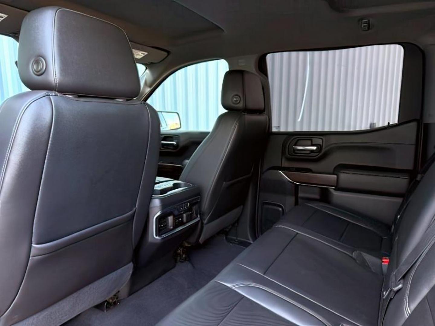 2020 Onyx Black /Jet Black GMC Sierra 1500 (1GTU9DEL6LZ) with an EcoTec3 62L V-8 gasoline direct injection engine, Automatic transmission, located at 1175 N Woodruff Ave, Idaho Falls, ID, 83401, 43.506901, -111.999657 - At Timberline Auto, finding a great deal on your next vehicle is always easy! Our experienced sales staff's goal is to help find you the right vehicle at the right price! Our knowledgeable finance department has options for almost any credit score. We offer extended service contract options to prote - Photo#27