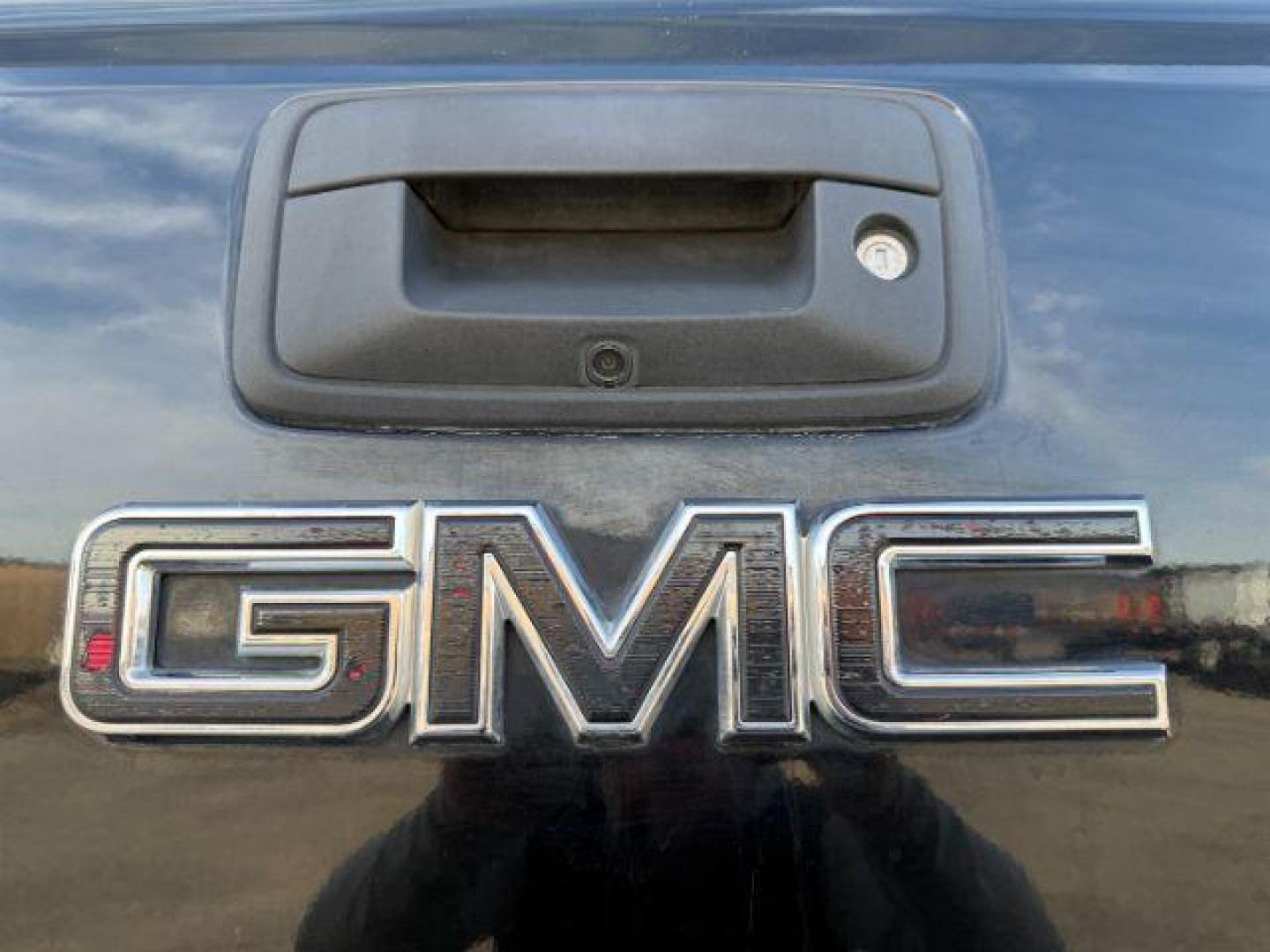 2015 Onyx Black /Jet Black GMC Sierra 1500 (3GTU2WEJ6FG) with an EcoTec3 62L V-8 gasoline direct injection engine, Automatic transmission, located at 1175 N Woodruff Ave, Idaho Falls, ID, 83401, 43.506901, -111.999657 - At Timberline Auto, finding a great deal on your next vehicle is always easy! Our experienced sales staff's goal is to help find you the right vehicle at the right price! Our knowledgeable finance department has options for almost any credit score. We offer extended service contract options to prote - Photo#28