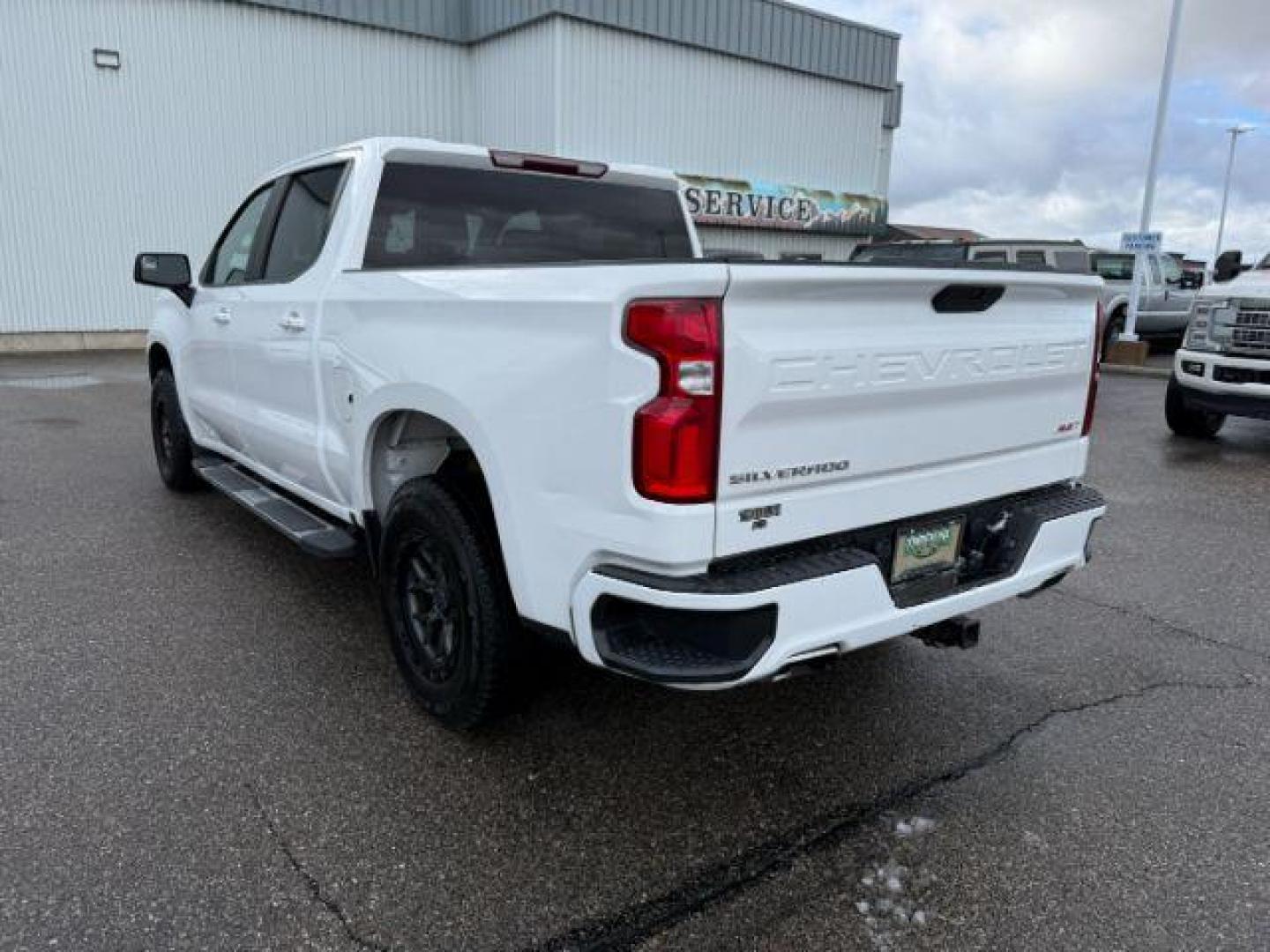 2019 WHITE /Jet Black Chevrolet Silverado 1500 (3GCUYEED7KG) with an EcoTec3 53L V-8 gasoline direct injection engine, Automatic transmission, located at 1175 N Woodruff Ave, Idaho Falls, ID, 83401, 43.506901, -111.999657 - At Timberline Auto, finding a great deal on your next vehicle is always easy! Our experienced sales staff's goal is to help find you the right vehicle at the right price! Our knowledgeable finance department has options for almost any credit score. We offer extended service contract options to prote - Photo#28