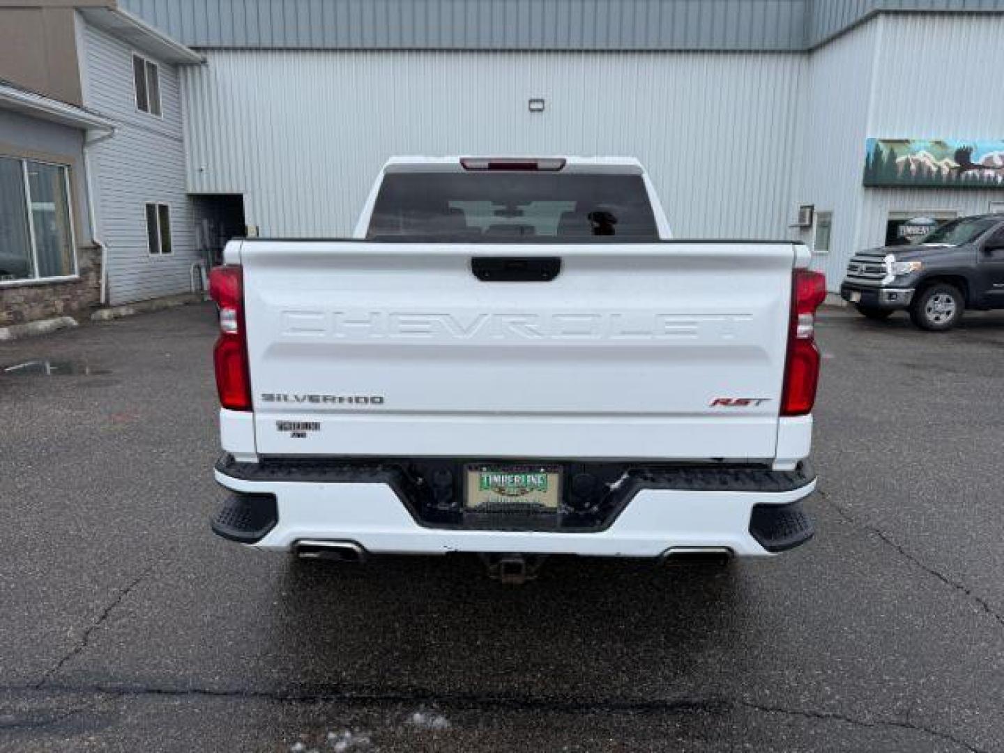 2019 WHITE /Jet Black Chevrolet Silverado 1500 (3GCUYEED7KG) with an EcoTec3 53L V-8 gasoline direct injection engine, Automatic transmission, located at 1175 N Woodruff Ave, Idaho Falls, ID, 83401, 43.506901, -111.999657 - At Timberline Auto, finding a great deal on your next vehicle is always easy! Our experienced sales staff's goal is to help find you the right vehicle at the right price! Our knowledgeable finance department has options for almost any credit score. We offer extended service contract options to prote - Photo#29