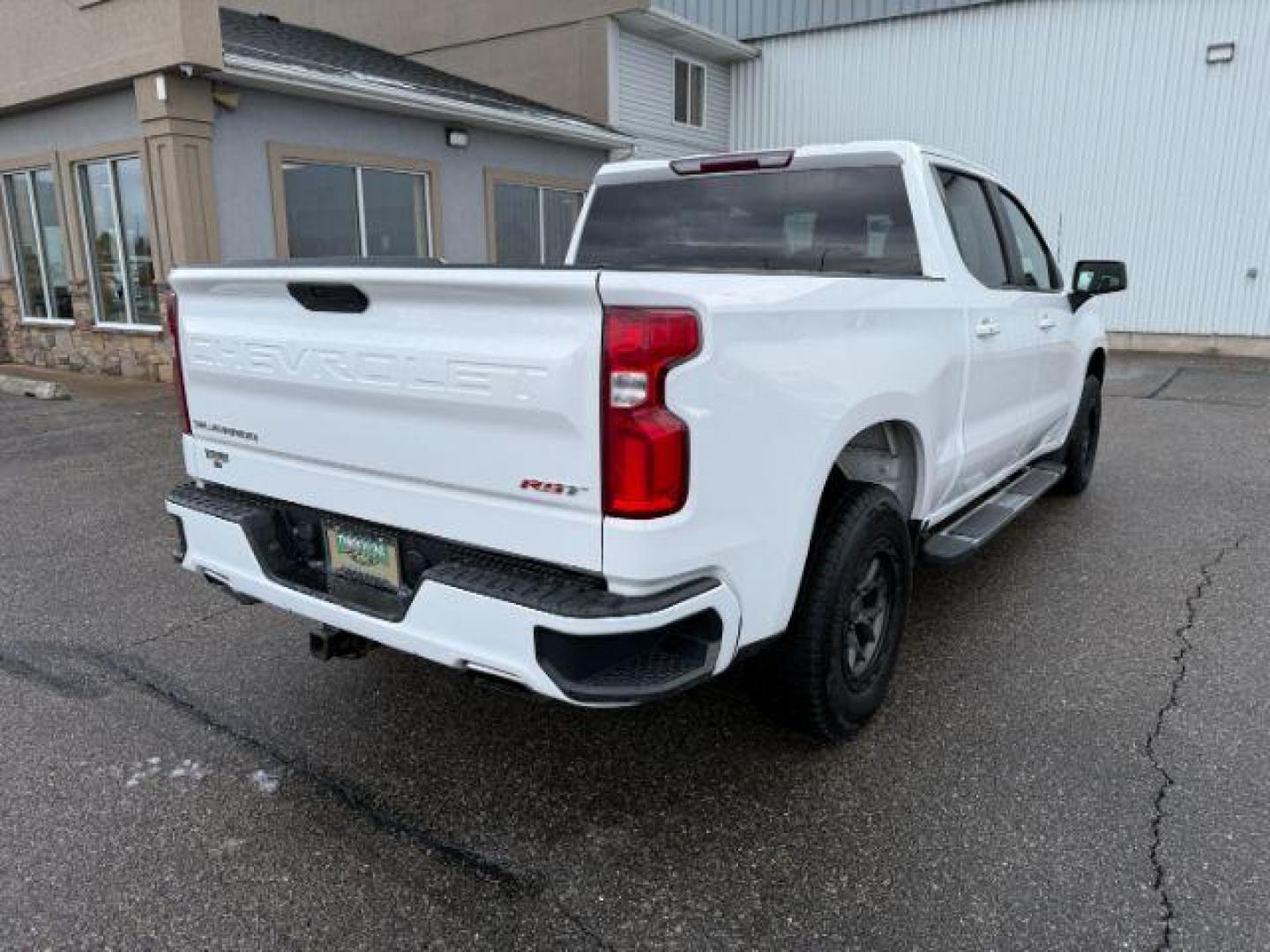 2019 WHITE /Jet Black Chevrolet Silverado 1500 (3GCUYEED7KG) with an EcoTec3 53L V-8 gasoline direct injection engine, Automatic transmission, located at 1175 N Woodruff Ave, Idaho Falls, ID, 83401, 43.506901, -111.999657 - At Timberline Auto, finding a great deal on your next vehicle is always easy! Our experienced sales staff's goal is to help find you the right vehicle at the right price! Our knowledgeable finance department has options for almost any credit score. We offer extended service contract options to prote - Photo#32
