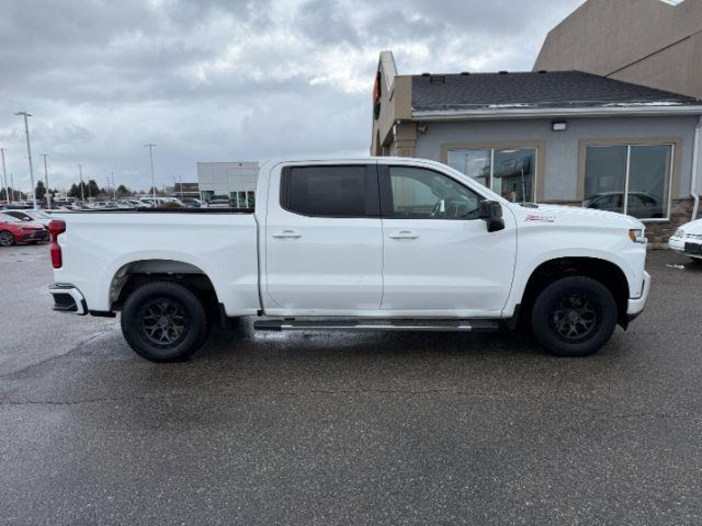 2019 WHITE /Jet Black Chevrolet Silverado 1500 (3GCUYEED7KG) with an EcoTec3 53L V-8 gasoline direct injection engine, Automatic transmission, located at 1175 N Woodruff Ave, Idaho Falls, ID, 83401, 43.506901, -111.999657 - At Timberline Auto, finding a great deal on your next vehicle is always easy! Our experienced sales staff's goal is to help find you the right vehicle at the right price! Our knowledgeable finance department has options for almost any credit score. We offer extended service contract options to prote - Photo#33