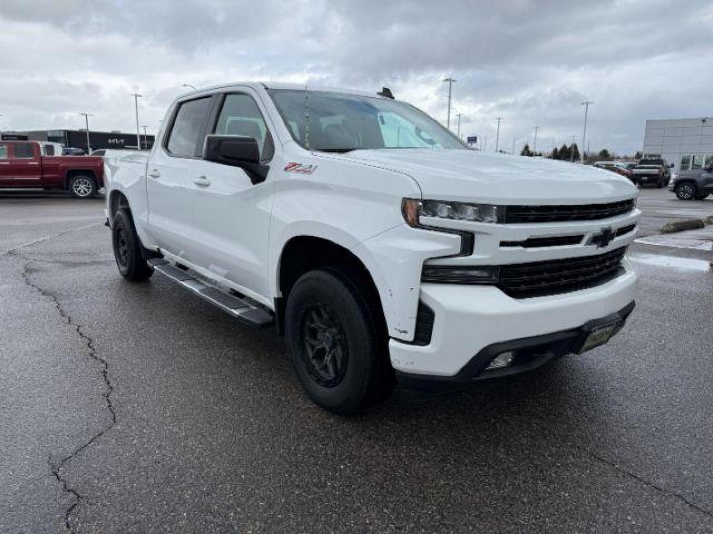 2019 WHITE /Jet Black Chevrolet Silverado 1500 (3GCUYEED7KG) with an EcoTec3 53L V-8 gasoline direct injection engine, Automatic transmission, located at 1175 N Woodruff Ave, Idaho Falls, ID, 83401, 43.506901, -111.999657 - At Timberline Auto, finding a great deal on your next vehicle is always easy! Our experienced sales staff's goal is to help find you the right vehicle at the right price! Our knowledgeable finance department has options for almost any credit score. We offer extended service contract options to prote - Photo#34