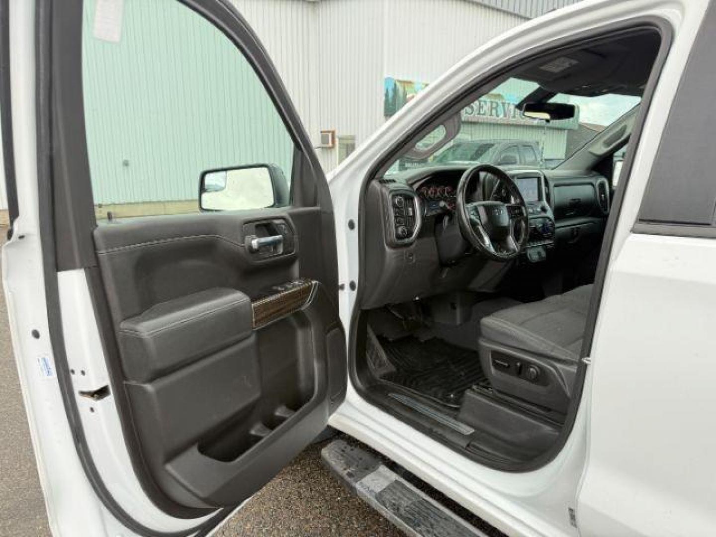 2019 WHITE /Jet Black Chevrolet Silverado 1500 (3GCUYEED7KG) with an EcoTec3 53L V-8 gasoline direct injection engine, Automatic transmission, located at 1175 N Woodruff Ave, Idaho Falls, ID, 83401, 43.506901, -111.999657 - At Timberline Auto, finding a great deal on your next vehicle is always easy! Our experienced sales staff's goal is to help find you the right vehicle at the right price! Our knowledgeable finance department has options for almost any credit score. We offer extended service contract options to prote - Photo#37