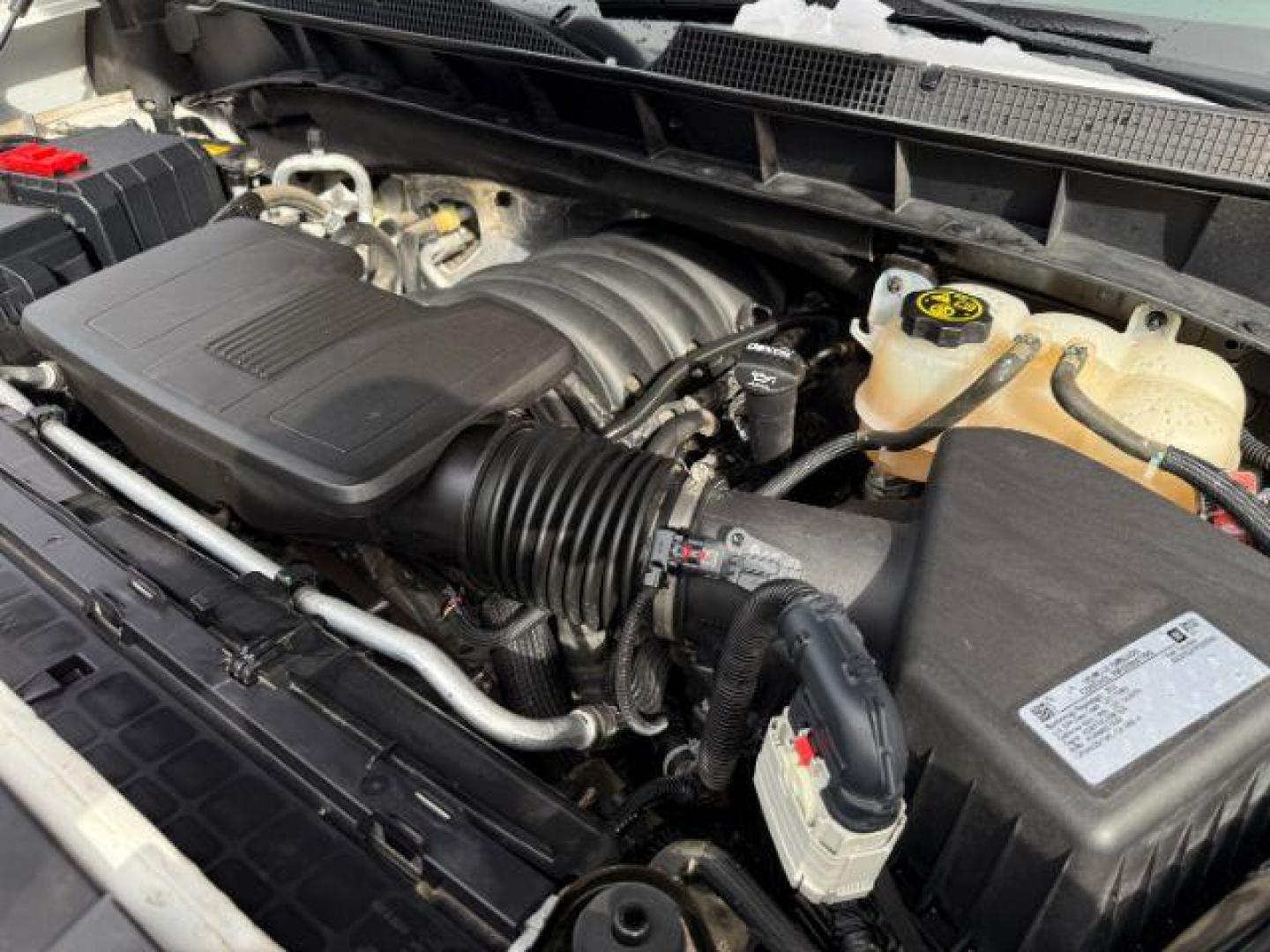 2019 WHITE /Jet Black Chevrolet Silverado 1500 (3GCUYEED7KG) with an EcoTec3 53L V-8 gasoline direct injection engine, Automatic transmission, located at 1175 N Woodruff Ave, Idaho Falls, ID, 83401, 43.506901, -111.999657 - At Timberline Auto, finding a great deal on your next vehicle is always easy! Our experienced sales staff's goal is to help find you the right vehicle at the right price! Our knowledgeable finance department has options for almost any credit score. We offer extended service contract options to prote - Photo#51