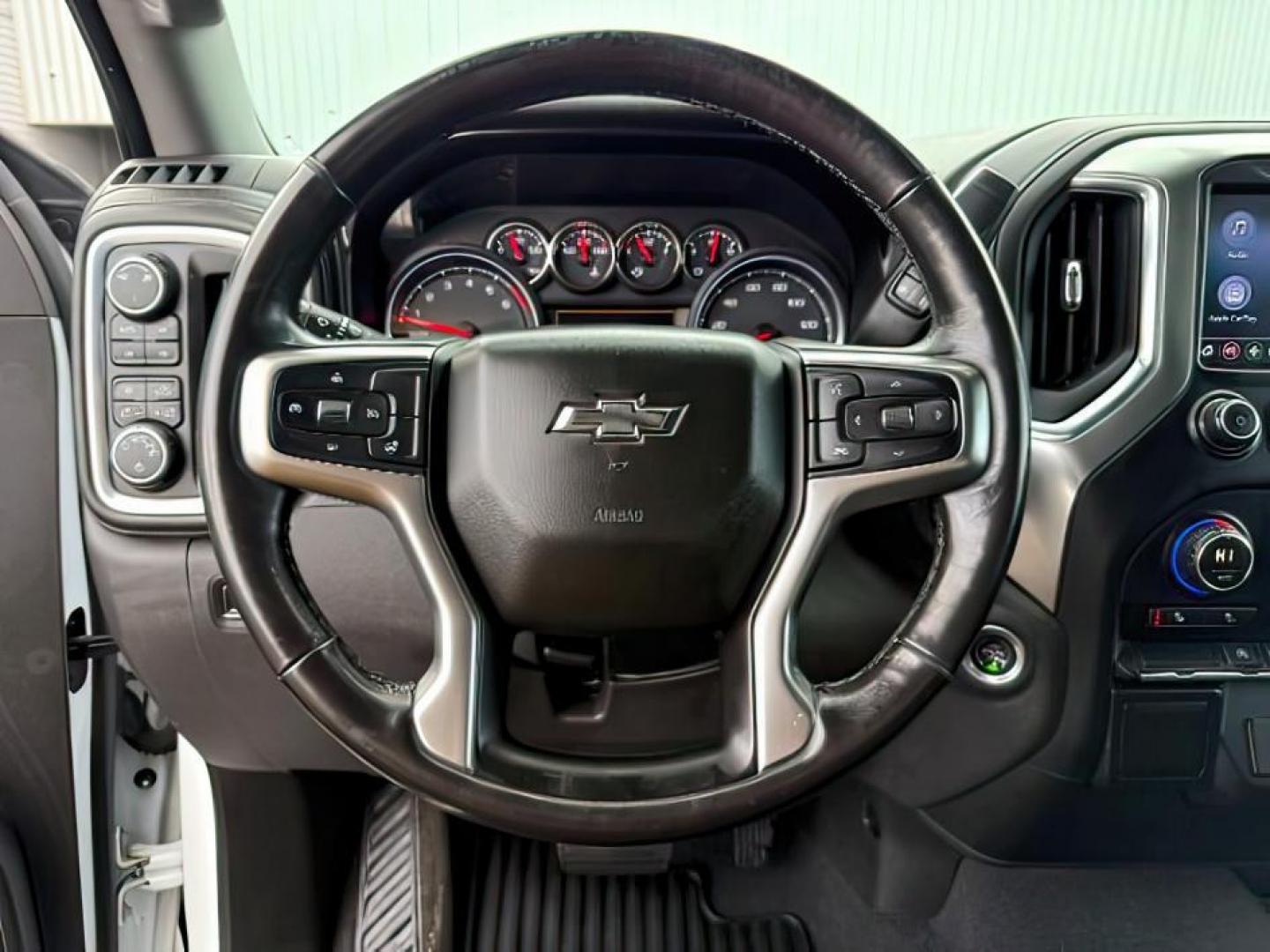 2019 WHITE /Jet Black Chevrolet Silverado 1500 (3GCUYEED7KG) with an EcoTec3 53L V-8 gasoline direct injection engine, Automatic transmission, located at 1175 N Woodruff Ave, Idaho Falls, ID, 83401, 43.506901, -111.999657 - At Timberline Auto, finding a great deal on your next vehicle is always easy! Our experienced sales staff's goal is to help find you the right vehicle at the right price! Our knowledgeable finance department has options for almost any credit score. We offer extended service contract options to prote - Photo#14