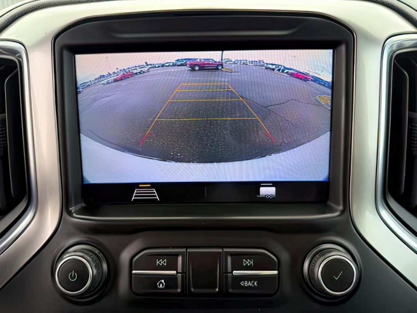 2019 WHITE /Jet Black Chevrolet Silverado 1500 (3GCUYEED7KG) with an EcoTec3 53L V-8 gasoline direct injection engine, Automatic transmission, located at 1175 N Woodruff Ave, Idaho Falls, ID, 83401, 43.506901, -111.999657 - At Timberline Auto, finding a great deal on your next vehicle is always easy! Our experienced sales staff's goal is to help find you the right vehicle at the right price! Our knowledgeable finance department has options for almost any credit score. We offer extended service contract options to prote - Photo#16