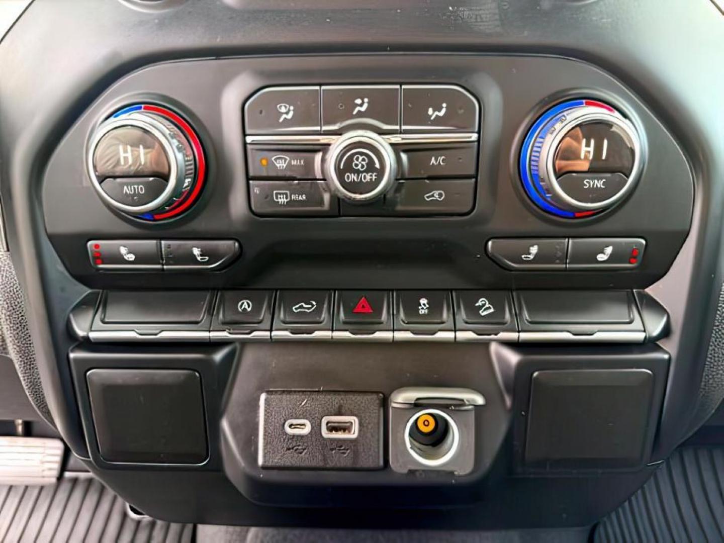 2019 WHITE /Jet Black Chevrolet Silverado 1500 (3GCUYEED7KG) with an EcoTec3 53L V-8 gasoline direct injection engine, Automatic transmission, located at 1175 N Woodruff Ave, Idaho Falls, ID, 83401, 43.506901, -111.999657 - At Timberline Auto, finding a great deal on your next vehicle is always easy! Our experienced sales staff's goal is to help find you the right vehicle at the right price! Our knowledgeable finance department has options for almost any credit score. We offer extended service contract options to prote - Photo#17