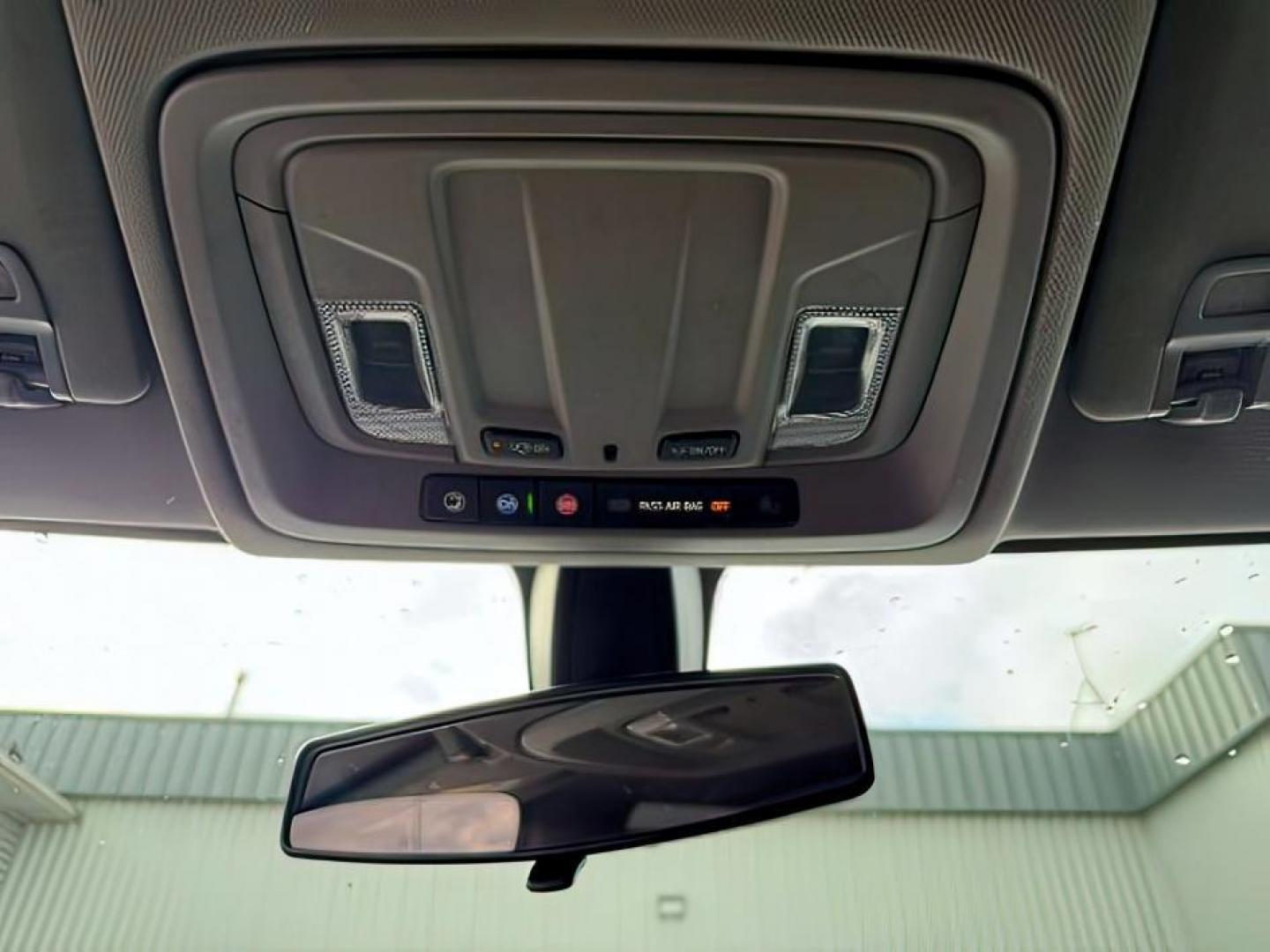 2019 WHITE /Jet Black Chevrolet Silverado 1500 (3GCUYEED7KG) with an EcoTec3 53L V-8 gasoline direct injection engine, Automatic transmission, located at 1175 N Woodruff Ave, Idaho Falls, ID, 83401, 43.506901, -111.999657 - At Timberline Auto, finding a great deal on your next vehicle is always easy! Our experienced sales staff's goal is to help find you the right vehicle at the right price! Our knowledgeable finance department has options for almost any credit score. We offer extended service contract options to prote - Photo#18