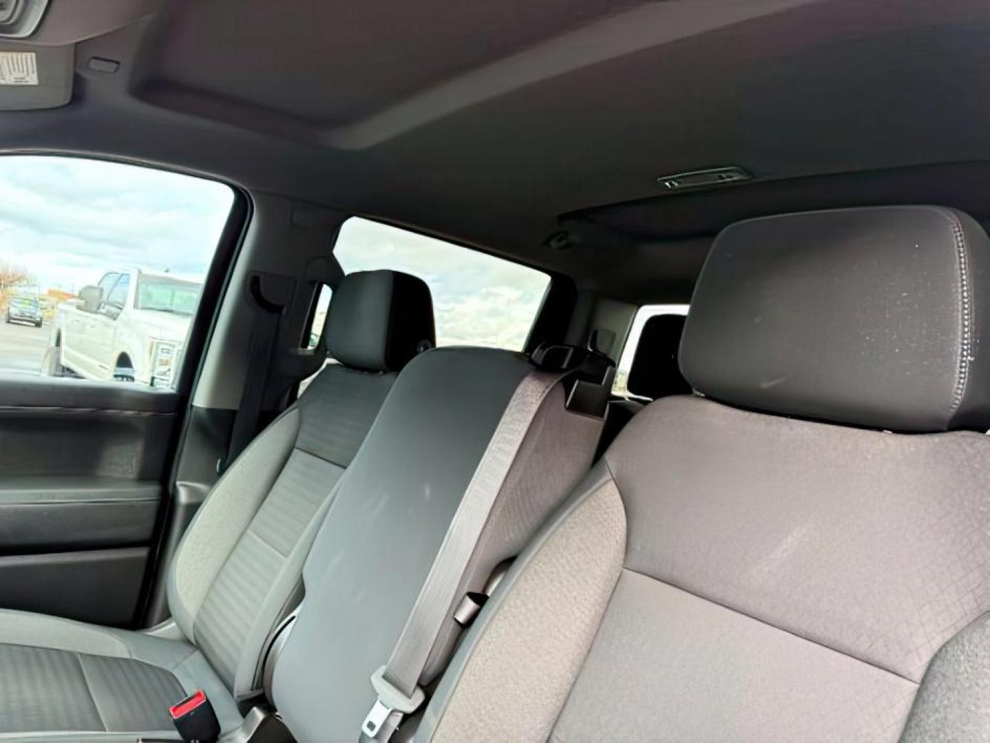 2019 WHITE /Jet Black Chevrolet Silverado 1500 (3GCUYEED7KG) with an EcoTec3 53L V-8 gasoline direct injection engine, Automatic transmission, located at 1175 N Woodruff Ave, Idaho Falls, ID, 83401, 43.506901, -111.999657 - At Timberline Auto, finding a great deal on your next vehicle is always easy! Our experienced sales staff's goal is to help find you the right vehicle at the right price! Our knowledgeable finance department has options for almost any credit score. We offer extended service contract options to prote - Photo#20