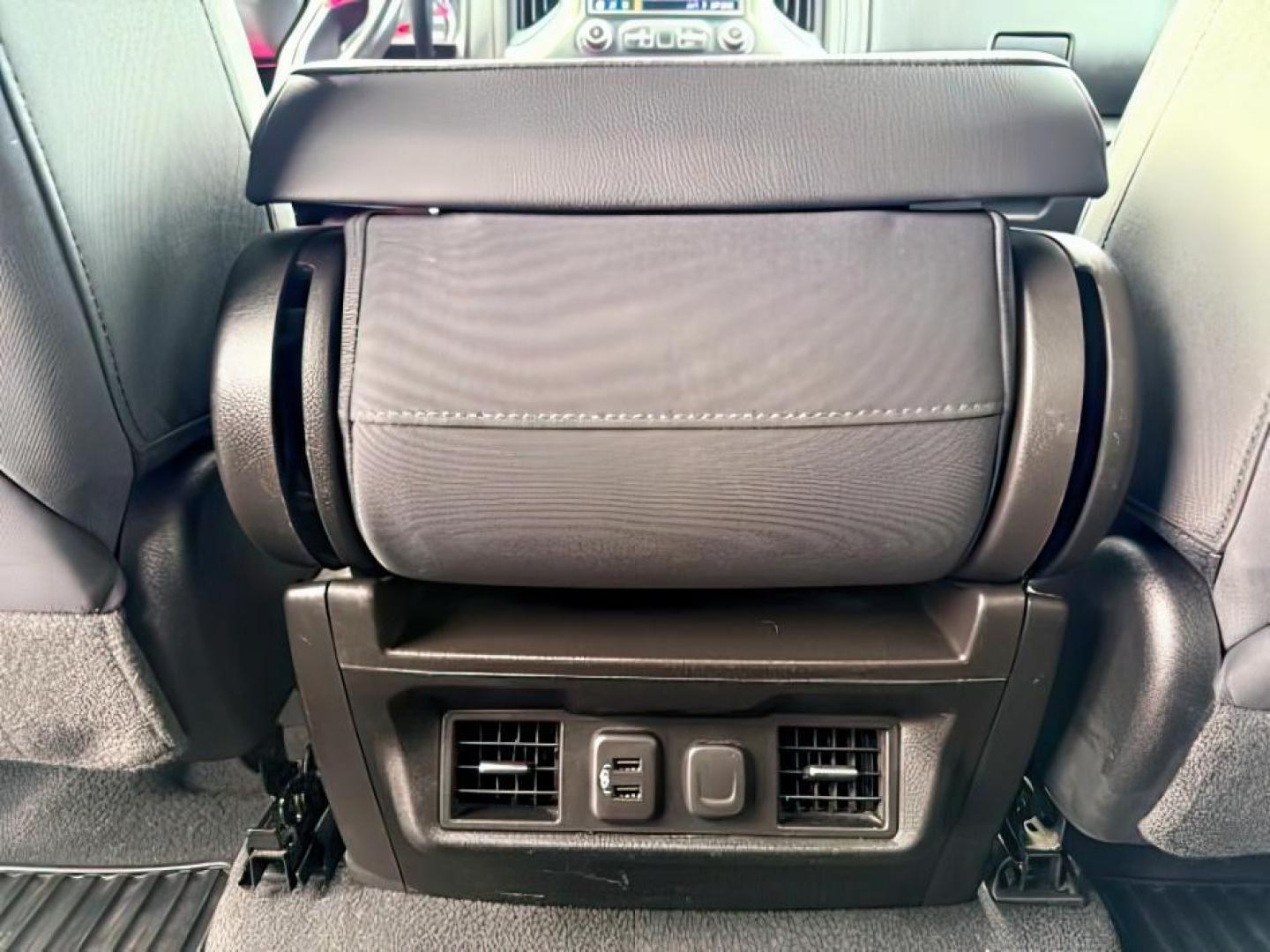 2019 WHITE /Jet Black Chevrolet Silverado 1500 (3GCUYEED7KG) with an EcoTec3 53L V-8 gasoline direct injection engine, Automatic transmission, located at 1175 N Woodruff Ave, Idaho Falls, ID, 83401, 43.506901, -111.999657 - At Timberline Auto, finding a great deal on your next vehicle is always easy! Our experienced sales staff's goal is to help find you the right vehicle at the right price! Our knowledgeable finance department has options for almost any credit score. We offer extended service contract options to prote - Photo#23