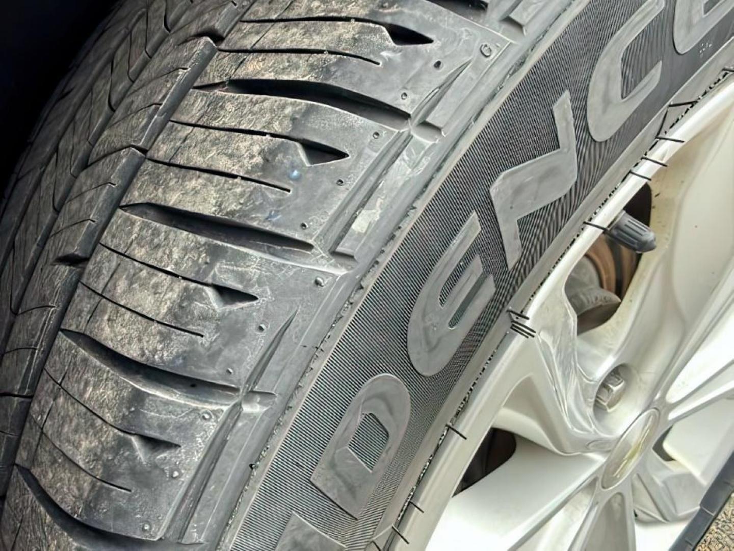 2019 SILVER /Jet Black Chevrolet Malibu LT (1G1ZD5ST3KF) with an ECOTEC 1.5L I-4 gasoline direct injection engine, AUTOMATIC transmission, located at 1235 N Woodruff Ave., Idaho Falls, 83401, (208) 523-1053, 43.507172, -112.000488 - Photo#9