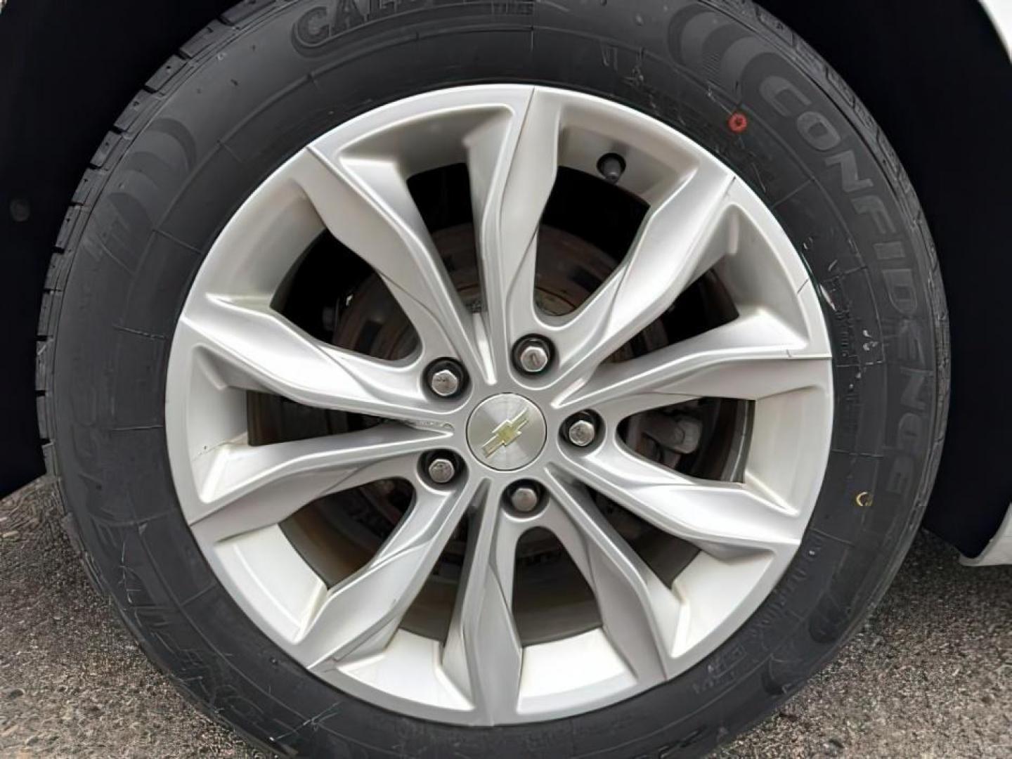 2019 SILVER /Jet Black Chevrolet Malibu LT (1G1ZD5ST3KF) with an ECOTEC 1.5L I-4 gasoline direct injection engine, AUTOMATIC transmission, located at 1235 N Woodruff Ave., Idaho Falls, 83401, (208) 523-1053, 43.507172, -112.000488 - Photo#10