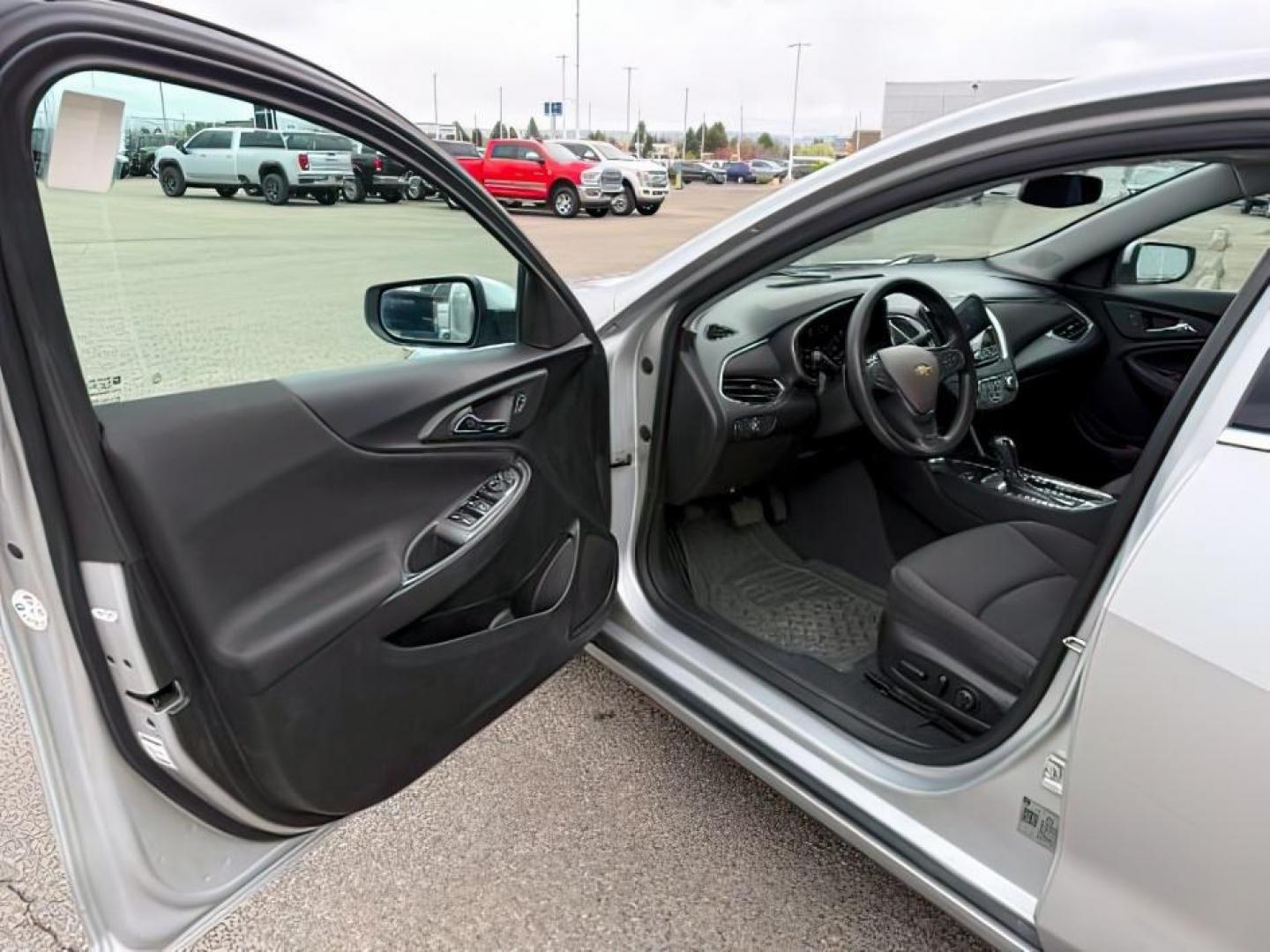 2019 SILVER /Jet Black Chevrolet Malibu LT (1G1ZD5ST3KF) with an ECOTEC 1.5L I-4 gasoline direct injection engine, AUTOMATIC transmission, located at 1235 N Woodruff Ave., Idaho Falls, 83401, (208) 523-1053, 43.507172, -112.000488 - Photo#11