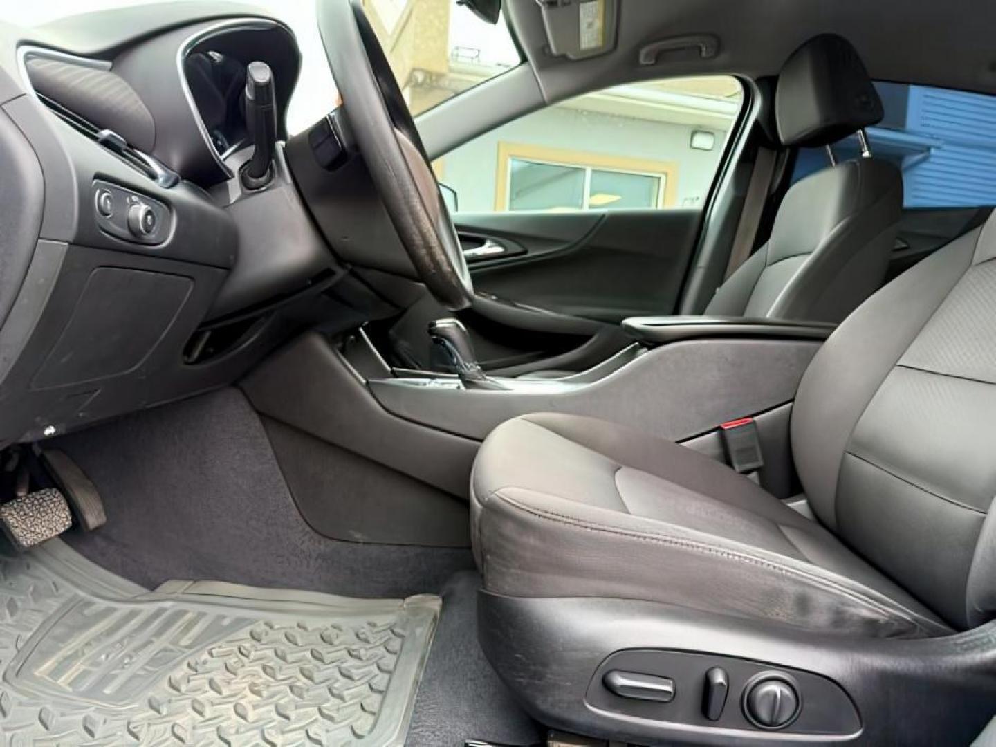 2019 SILVER /Jet Black Chevrolet Malibu LT (1G1ZD5ST3KF) with an ECOTEC 1.5L I-4 gasoline direct injection engine, AUTOMATIC transmission, located at 1235 N Woodruff Ave., Idaho Falls, 83401, (208) 523-1053, 43.507172, -112.000488 - Photo#12