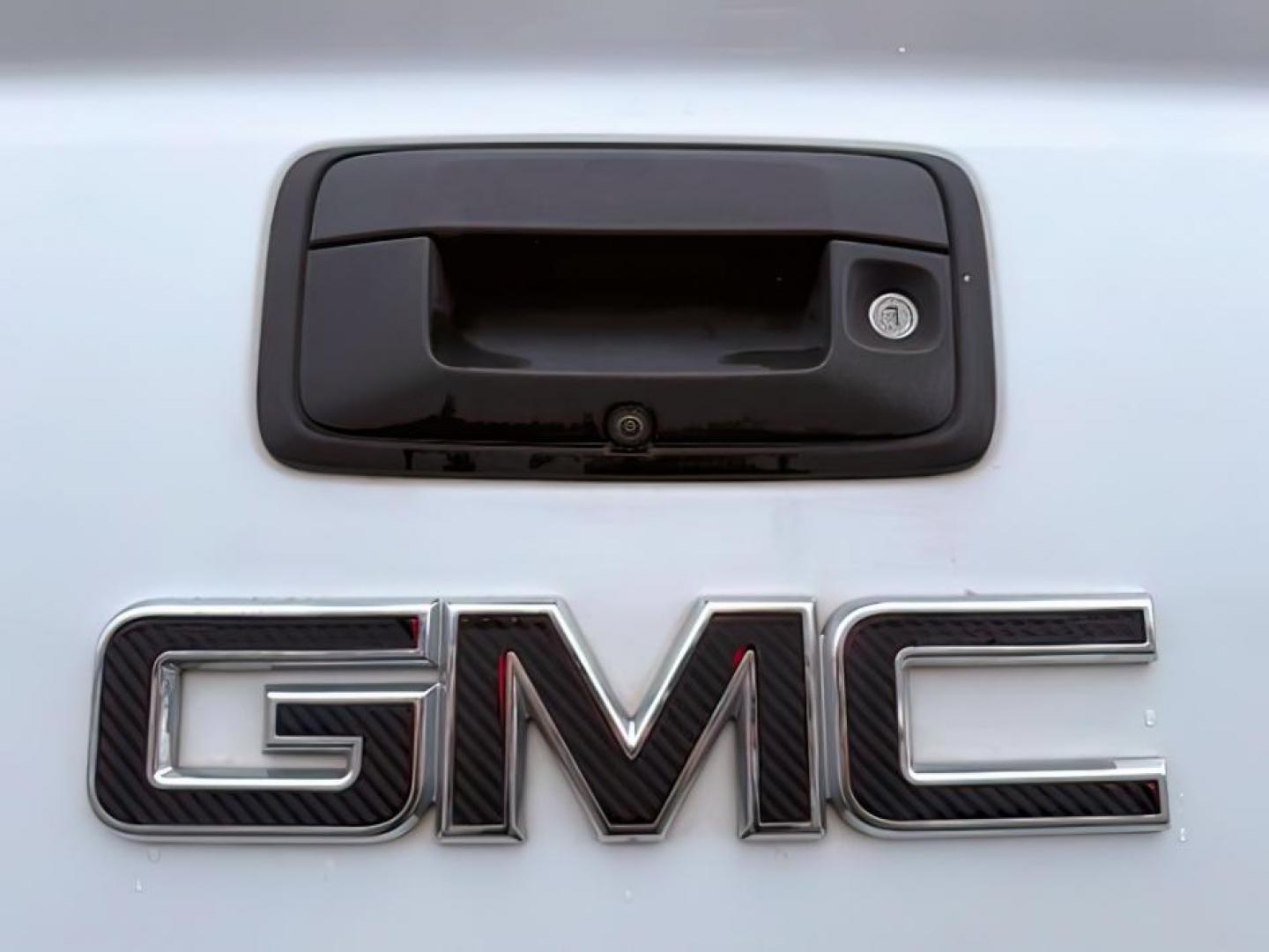2019 WHITE /Jet Black GMC Canyon (1GTG5CEN4K1) with an 36L V-6 gasoline direct injection engine, Automatic transmission, located at 1175 N Woodruff Ave, Idaho Falls, ID, 83401, 43.506901, -111.999657 - At Timberline Auto, finding a great deal on your next vehicle is always easy! Our experienced sales staff's goal is to help find you the right vehicle at the right price! Our knowledgeable finance department has options for almost any credit score. We offer extended service contract options to prote - Photo#4