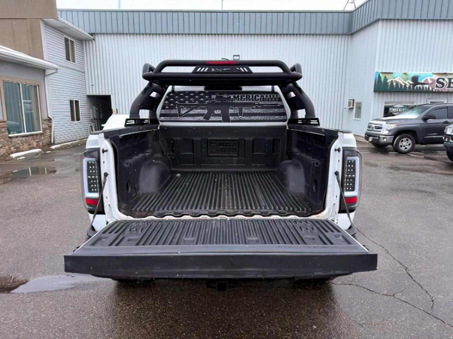 2019 WHITE /Jet Black GMC Canyon (1GTG5CEN4K1) with an 36L V-6 gasoline direct injection engine, Automatic transmission, located at 1175 N Woodruff Ave, Idaho Falls, ID, 83401, 43.506901, -111.999657 - At Timberline Auto, finding a great deal on your next vehicle is always easy! Our experienced sales staff's goal is to help find you the right vehicle at the right price! Our knowledgeable finance department has options for almost any credit score. We offer extended service contract options to prote - Photo#5