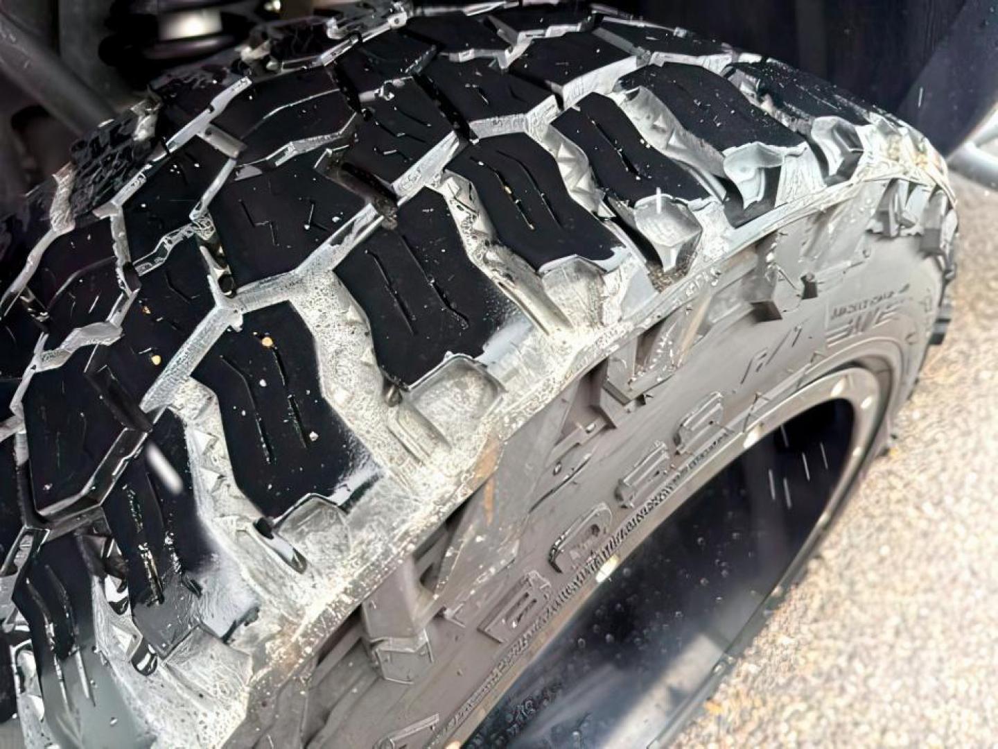 2019 WHITE /Jet Black GMC Canyon (1GTG5CEN4K1) with an 36L V-6 gasoline direct injection engine, Automatic transmission, located at 1175 N Woodruff Ave, Idaho Falls, ID, 83401, 43.506901, -111.999657 - At Timberline Auto, finding a great deal on your next vehicle is always easy! Our experienced sales staff's goal is to help find you the right vehicle at the right price! Our knowledgeable finance department has options for almost any credit score. We offer extended service contract options to prote - Photo#10