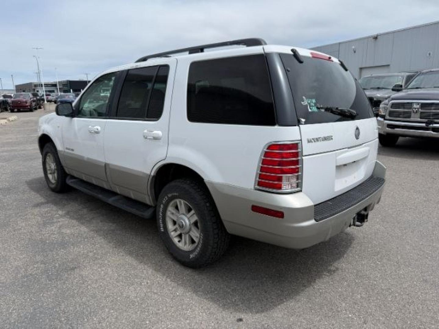 2002 WHITE /CLOTH Mercury Mountaineer (4M2ZU86E52Z) with an 40L V6 engine, Automatic transmission, located at 1175 N Woodruff Ave, Idaho Falls, ID, 83401, 43.506901, -111.999657 - 2002 Mercury Mountaineer AWD combines traditional SUV capability with upscale comfort. Powered by a 4.0L V6 and automatic transmission, it offers all-wheel drive confidence, leather seating, automatic climate control, power front seats, and a premium audio system. Spacious seating and flexible cargo- Photo#11