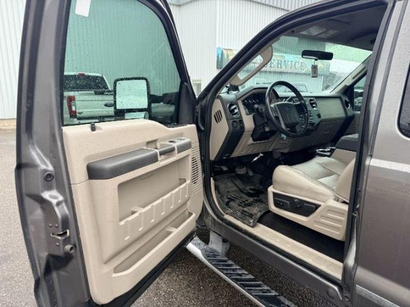 2008 Dark Stone Clearcoat Metallic /Black Ford F-250 XLT (1FTSX21R38E) with an V8, 6.4L engine, Automatic transmission, located at 1175 N Woodruff Ave, Idaho Falls, ID, 83401, 43.506901, -111.999657 - <b>Vehicle Details</b><br>This 2008 Ford F-250 Super Duty XLT is a heavy-duty pickup built to handle demanding jobs and weekend adventures with confidence. Equipped with 4WD and a powerful V8 6.4L Diesel engine, this Super Duty delivers the strength, torque, and durability drivers expect from a Ford- Photo#10
