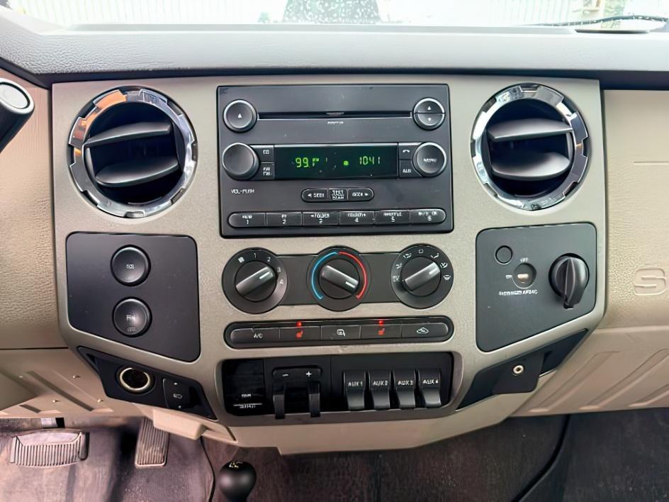 2008 GRAY /Black Ford F-250 XLT (1FTSX21R38E) with an Powerstroke 6.4L V-8 diesel direct injection engine, AUTOMATIC transmission, located at 1235 N Woodruff Ave., Idaho Falls, 83401, (208) 523-1053, 43.507172, -112.000488- Photo#15