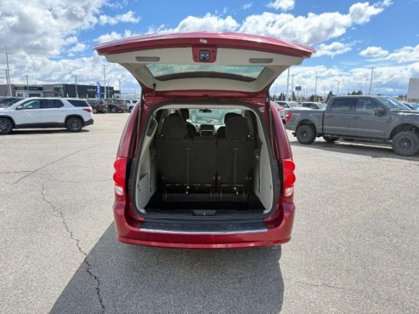 2015 MAROON /Black Dodge Grand Caravan (2C4RDGCG0FR) with an 36L V-6 DOHC engine, Automatic transmission, located at 1175 N Woodruff Ave, Idaho Falls, ID, 83401, 43.506901, -111.999657 - At Timberline Auto, finding a great deal on your next vehicle is always easy! Our experienced sales staff's goal is to help find you the right vehicle at the right price! Our knowledgeable finance department has options for almost any credit score. We offer extended service contract options to prote - Photo#32