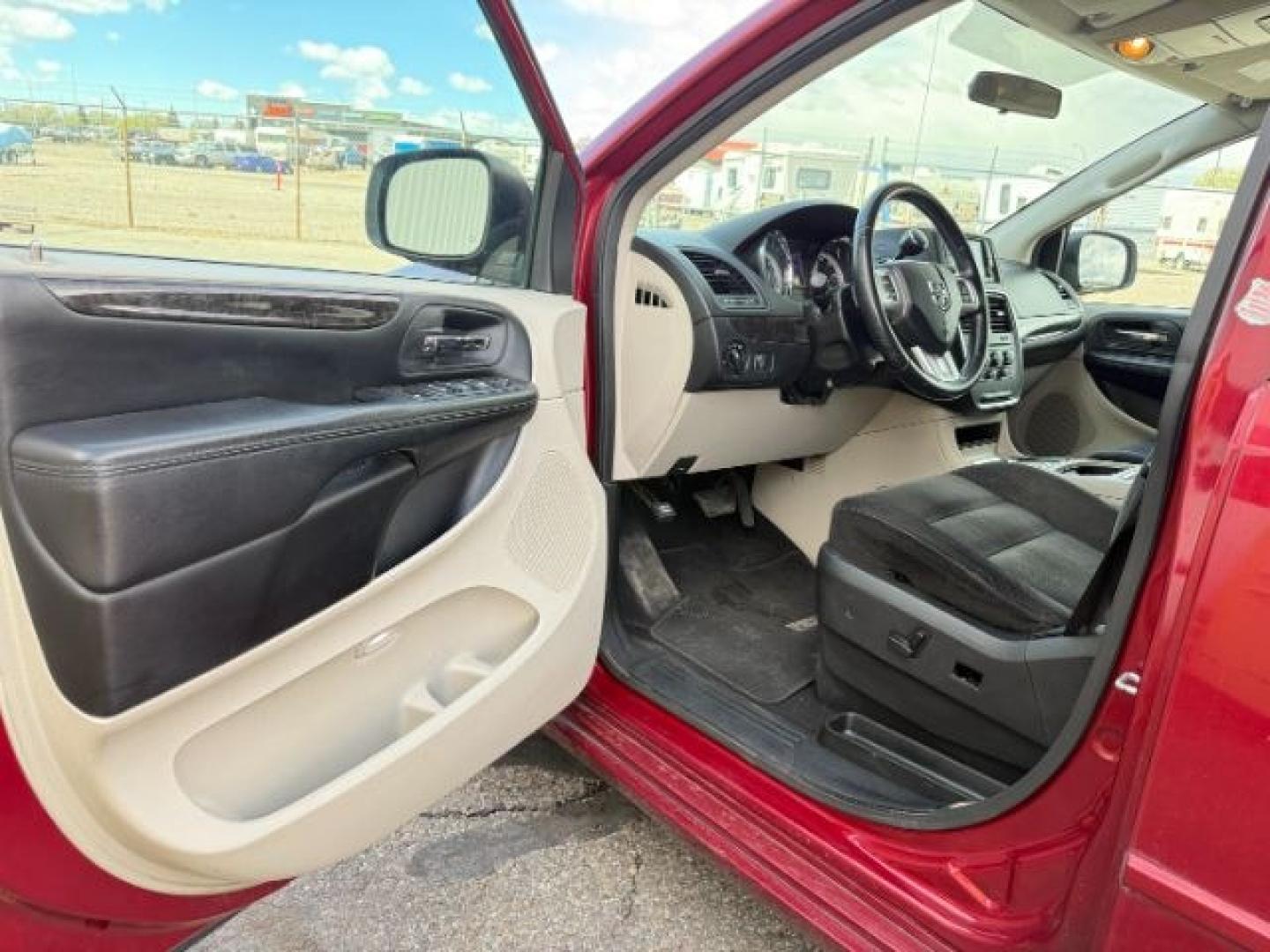 2015 MAROON /Black Dodge Grand Caravan (2C4RDGCG0FR) with an 36L V-6 DOHC engine, Automatic transmission, located at 1175 N Woodruff Ave, Idaho Falls, ID, 83401, 43.506901, -111.999657 - At Timberline Auto, finding a great deal on your next vehicle is always easy! Our experienced sales staff's goal is to help find you the right vehicle at the right price! Our knowledgeable finance department has options for almost any credit score. We offer extended service contract options to prote - Photo#40