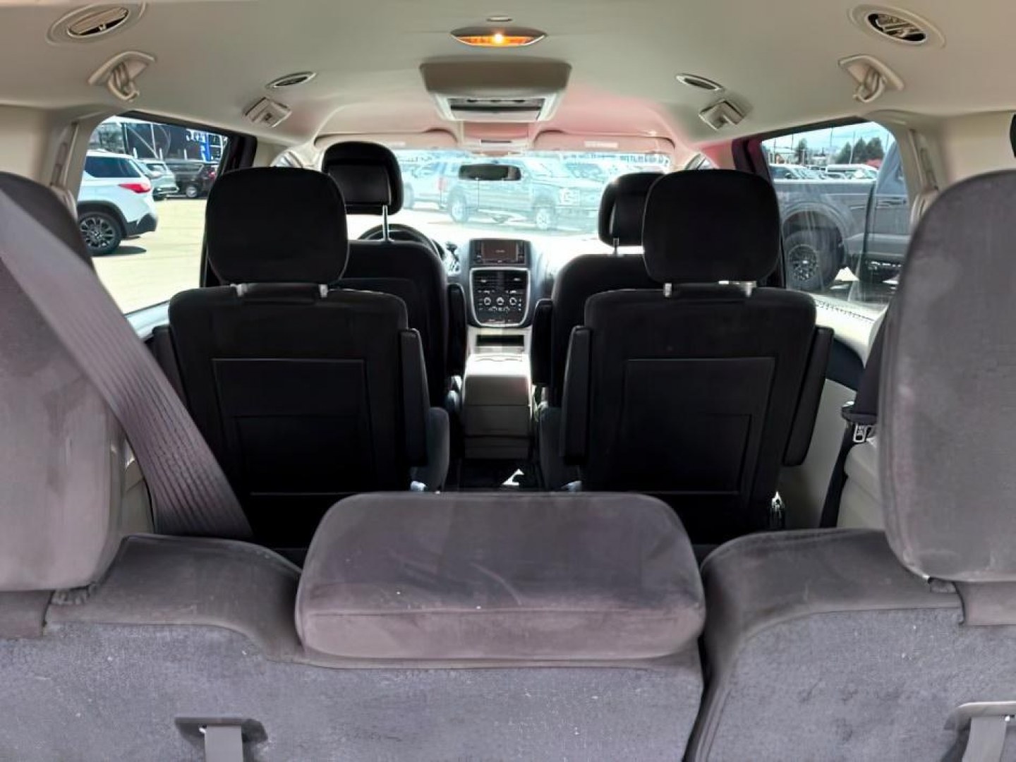 2015 MAROON /Black Dodge Grand Caravan (2C4RDGCG0FR) with an 36L V-6 DOHC engine, Automatic transmission, located at 1175 N Woodruff Ave, Idaho Falls, ID, 83401, 43.506901, -111.999657 - At Timberline Auto, finding a great deal on your next vehicle is always easy! Our experienced sales staff's goal is to help find you the right vehicle at the right price! Our knowledgeable finance department has options for almost any credit score. We offer extended service contract options to prote - Photo#7