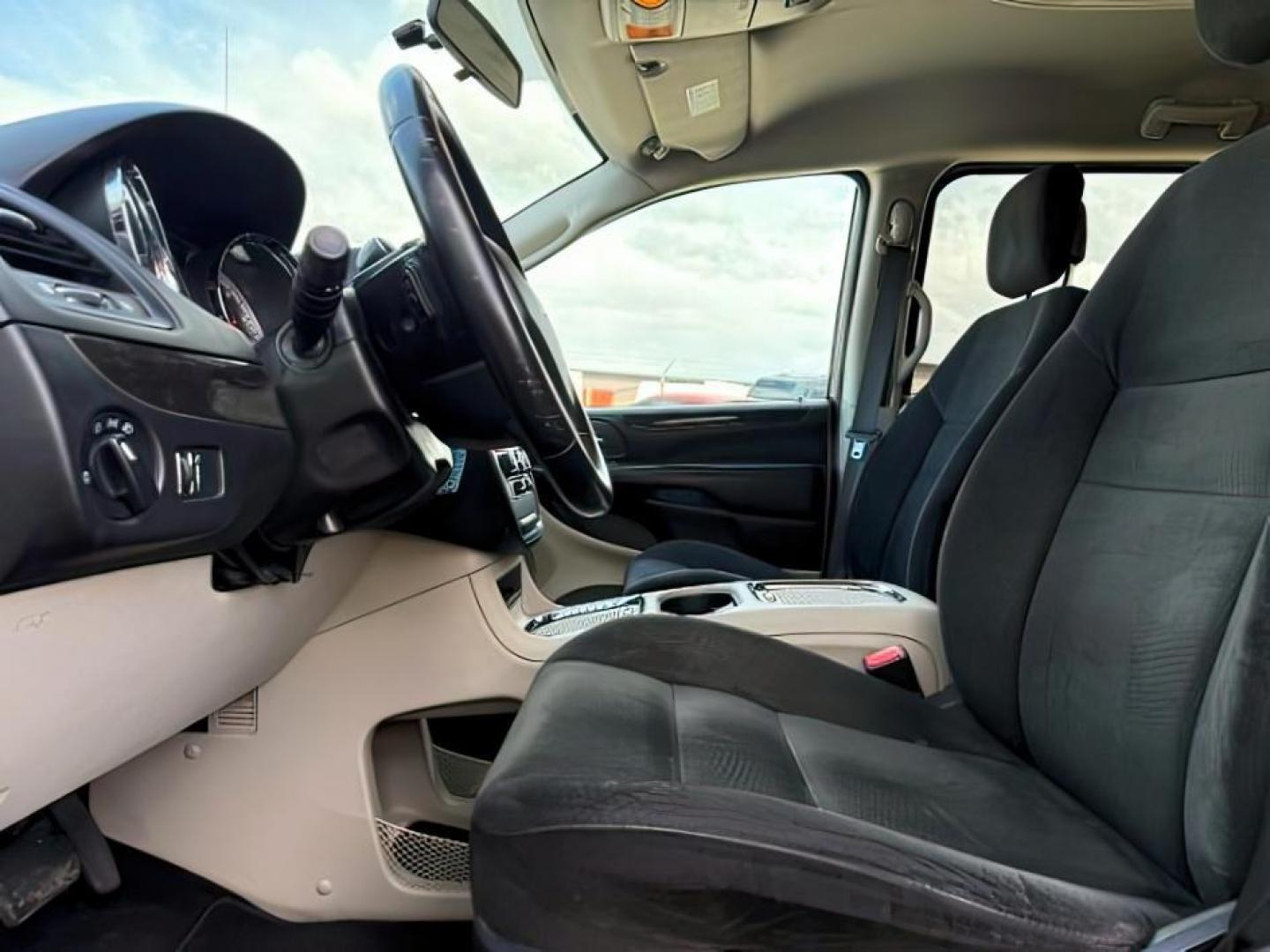 2015 MAROON /Black Dodge Grand Caravan (2C4RDGCG0FR) with an 36L V-6 DOHC engine, Automatic transmission, located at 1175 N Woodruff Ave, Idaho Falls, ID, 83401, 43.506901, -111.999657 - At Timberline Auto, finding a great deal on your next vehicle is always easy! Our experienced sales staff's goal is to help find you the right vehicle at the right price! Our knowledgeable finance department has options for almost any credit score. We offer extended service contract options to prote - Photo#14