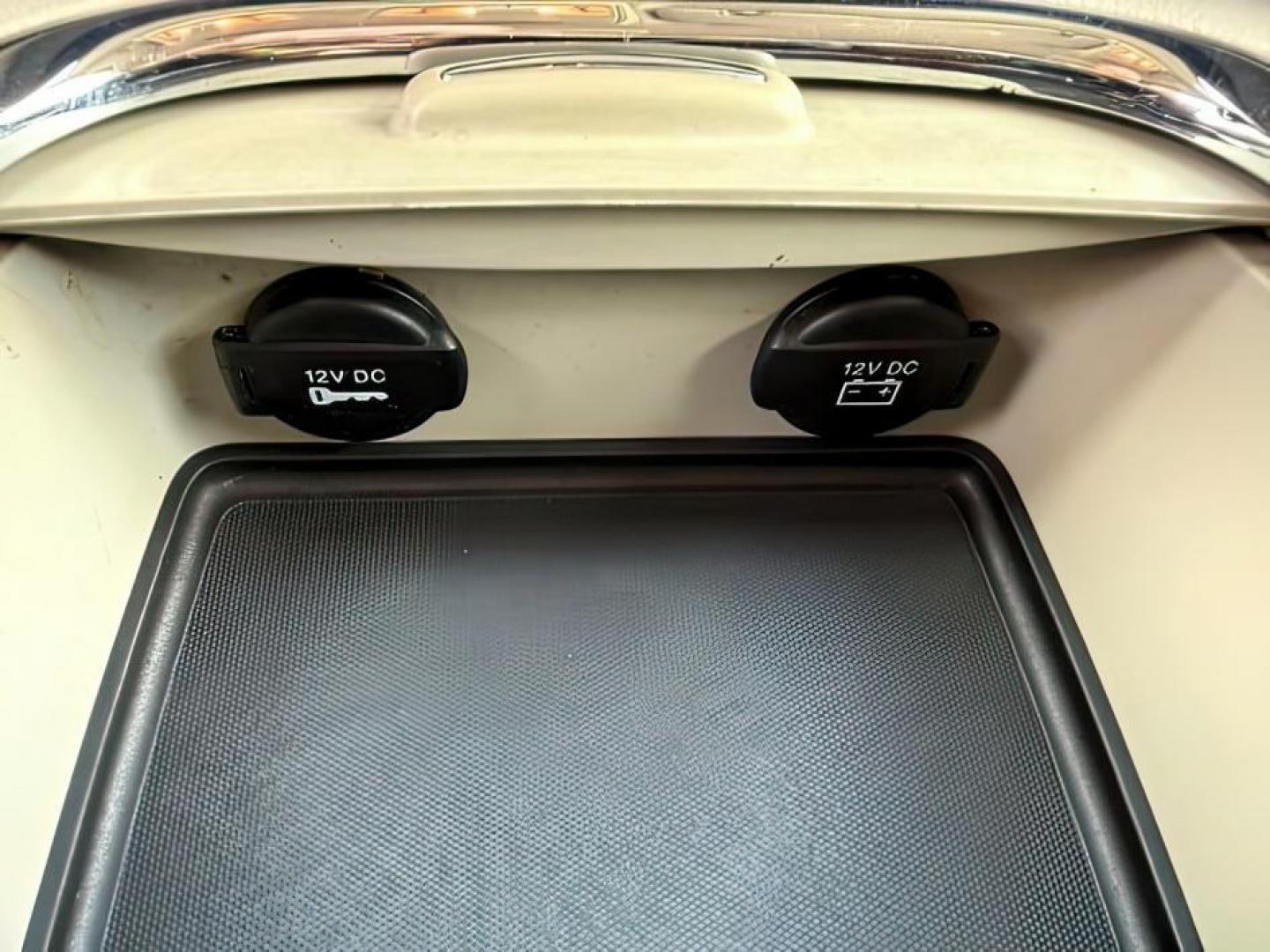 2015 MAROON /Black Dodge Grand Caravan (2C4RDGCG0FR) with an 36L V-6 DOHC engine, Automatic transmission, located at 1175 N Woodruff Ave, Idaho Falls, ID, 83401, 43.506901, -111.999657 - At Timberline Auto, finding a great deal on your next vehicle is always easy! Our experienced sales staff's goal is to help find you the right vehicle at the right price! Our knowledgeable finance department has options for almost any credit score. We offer extended service contract options to prote - Photo#19