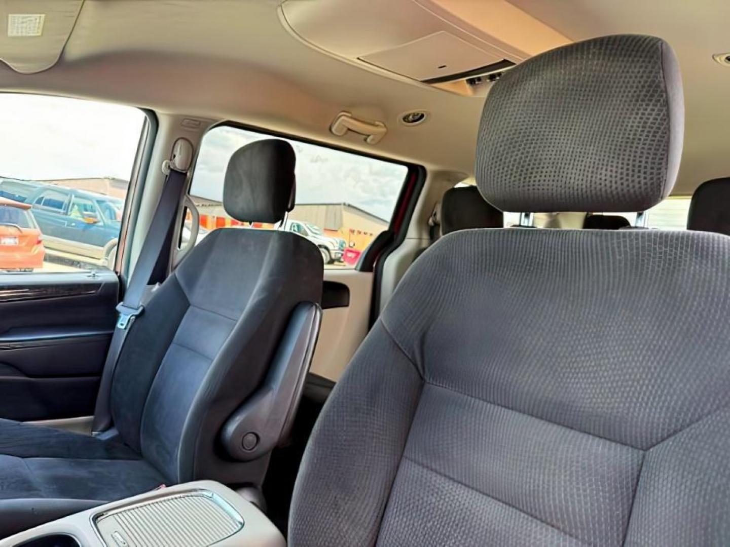 2015 MAROON /Black Dodge Grand Caravan (2C4RDGCG0FR) with an 36L V-6 DOHC engine, Automatic transmission, located at 1175 N Woodruff Ave, Idaho Falls, ID, 83401, 43.506901, -111.999657 - At Timberline Auto, finding a great deal on your next vehicle is always easy! Our experienced sales staff's goal is to help find you the right vehicle at the right price! Our knowledgeable finance department has options for almost any credit score. We offer extended service contract options to prote - Photo#21