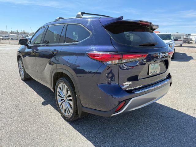2022 BLUE /Black Toyota Highlander (5TDFZRBH2NS) with an 35L V-6 portdirect injection engine, Automatic transmission, located at 1175 N Woodruff Ave, Idaho Falls, ID, 83401, 43.506901, -111.999657 - Space, power, and everyday SUV flexibility come together in this 2022 Toyota Highlander AWD, equipped with a 3.5L V6 engine and all wheel drive capability for changing road conditions and year round driving needs. The three row SUV layout provides room for passengers while still maintaining adaptabl- Photo#32