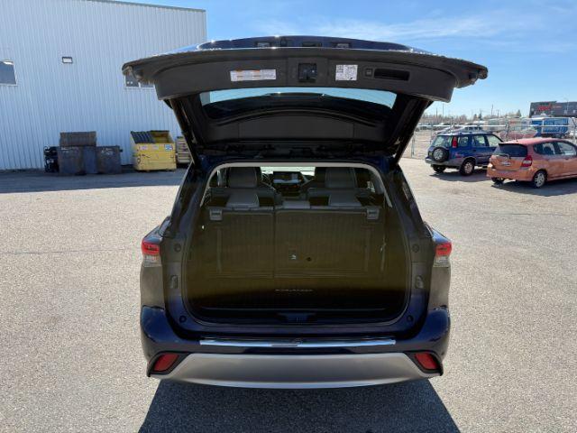 2022 BLUE /Black Toyota Highlander (5TDFZRBH2NS) with an 35L V-6 portdirect injection engine, Automatic transmission, located at 1175 N Woodruff Ave, Idaho Falls, ID, 83401, 43.506901, -111.999657 - Space, power, and everyday SUV flexibility come together in this 2022 Toyota Highlander AWD, equipped with a 3.5L V6 engine and all wheel drive capability for changing road conditions and year round driving needs. The three row SUV layout provides room for passengers while still maintaining adaptabl- Photo#35