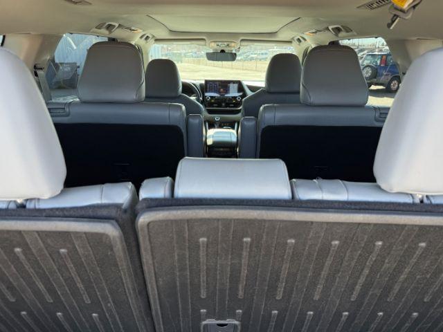 2022 BLUE /Black Toyota Highlander (5TDFZRBH2NS) with an 35L V-6 portdirect injection engine, Automatic transmission, located at 1175 N Woodruff Ave, Idaho Falls, ID, 83401, 43.506901, -111.999657 - Space, power, and everyday SUV flexibility come together in this 2022 Toyota Highlander AWD, equipped with a 3.5L V6 engine and all wheel drive capability for changing road conditions and year round driving needs. The three row SUV layout provides room for passengers while still maintaining adaptabl- Photo#37