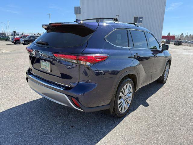 2022 BLUE /Black Toyota Highlander (5TDFZRBH2NS) with an 35L V-6 portdirect injection engine, Automatic transmission, located at 1175 N Woodruff Ave, Idaho Falls, ID, 83401, 43.506901, -111.999657 - Space, power, and everyday SUV flexibility come together in this 2022 Toyota Highlander AWD, equipped with a 3.5L V6 engine and all wheel drive capability for changing road conditions and year round driving needs. The three row SUV layout provides room for passengers while still maintaining adaptabl- Photo#38