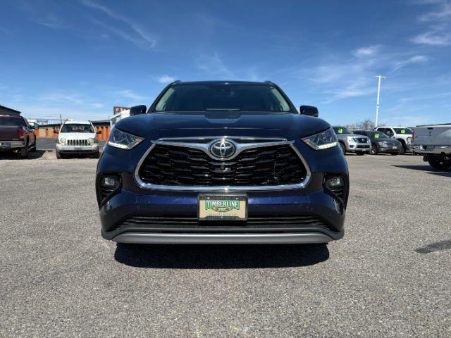2022 BLUE /Black Toyota Highlander (5TDFZRBH2NS) with an 35L V-6 portdirect injection engine, Automatic transmission, located at 1175 N Woodruff Ave, Idaho Falls, ID, 83401, 43.506901, -111.999657 - Space, power, and everyday SUV flexibility come together in this 2022 Toyota Highlander AWD, equipped with a 3.5L V6 engine and all wheel drive capability for changing road conditions and year round driving needs. The three row SUV layout provides room for passengers while still maintaining adaptabl- Photo#41