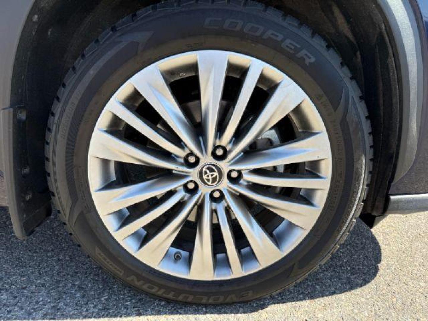 2022 BLUE /Black Toyota Highlander (5TDFZRBH2NS) with an 35L V-6 portdirect injection engine, Automatic transmission, located at 1175 N Woodruff Ave, Idaho Falls, ID, 83401, 43.506901, -111.999657 - At Timberline Auto, finding a great deal on your next vehicle is always easy! Our experienced sales staff's goal is to help find you the right vehicle at the right price! Our knowledgeable finance department has options for almost any credit score. We offer extended service contract options to prote - Photo#42