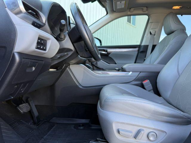 2022 BLUE /Black Toyota Highlander (5TDFZRBH2NS) with an 35L V-6 portdirect injection engine, Automatic transmission, located at 1175 N Woodruff Ave, Idaho Falls, ID, 83401, 43.506901, -111.999657 - Space, power, and everyday SUV flexibility come together in this 2022 Toyota Highlander AWD, equipped with a 3.5L V6 engine and all wheel drive capability for changing road conditions and year round driving needs. The three row SUV layout provides room for passengers while still maintaining adaptabl- Photo#44