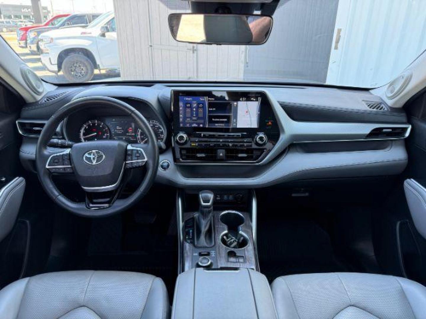 2022 BLUE /Black Toyota Highlander (5TDFZRBH2NS) with an 35L V-6 portdirect injection engine, Automatic transmission, located at 1175 N Woodruff Ave, Idaho Falls, ID, 83401, 43.506901, -111.999657 - At Timberline Auto, finding a great deal on your next vehicle is always easy! Our experienced sales staff's goal is to help find you the right vehicle at the right price! Our knowledgeable finance department has options for almost any credit score. We offer extended service contract options to prote - Photo#56