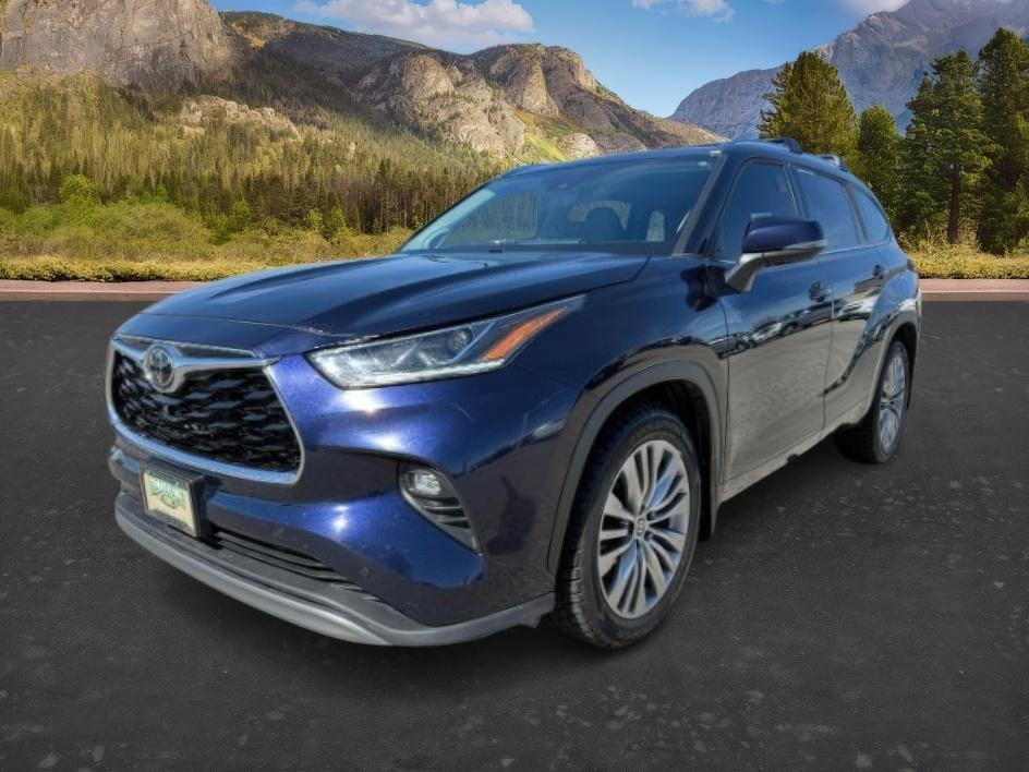 2022 BLUE /Black Toyota Highlander (5TDFZRBH2NS) with an 35L V-6 portdirect injection engine, Automatic transmission, located at 1175 N Woodruff Ave, Idaho Falls, ID, 83401, 43.506901, -111.999657 - Space, power, and everyday SUV flexibility come together in this 2022 Toyota Highlander AWD, equipped with a 3.5L V6 engine and all wheel drive capability for changing road conditions and year round driving needs. The three row SUV layout provides room for passengers while still maintaining adaptabl- Photo#0