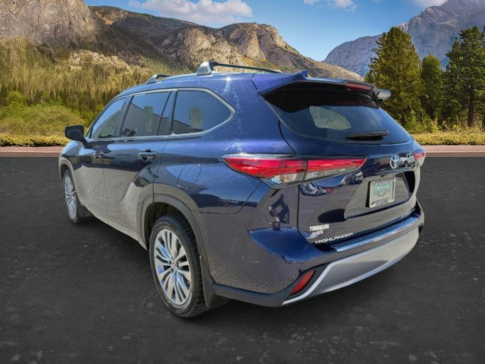 2022 BLUE /Black Toyota Highlander (5TDFZRBH2NS) with an 35L V-6 portdirect injection engine, Automatic transmission, located at 1175 N Woodruff Ave, Idaho Falls, ID, 83401, 43.506901, -111.999657 - Space, power, and everyday SUV flexibility come together in this 2022 Toyota Highlander AWD, equipped with a 3.5L V6 engine and all wheel drive capability for changing road conditions and year round driving needs. The three row SUV layout provides room for passengers while still maintaining adaptabl- Photo#2