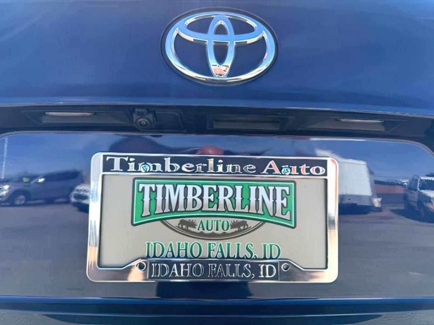 2022 BLUE /Black Toyota Highlander (5TDFZRBH2NS) with an 35L V-6 portdirect injection engine, Automatic transmission, located at 1175 N Woodruff Ave, Idaho Falls, ID, 83401, 43.506901, -111.999657 - At Timberline Auto, finding a great deal on your next vehicle is always easy! Our experienced sales staff's goal is to help find you the right vehicle at the right price! Our knowledgeable finance department has options for almost any credit score. We offer extended service contract options to prote - Photo#4