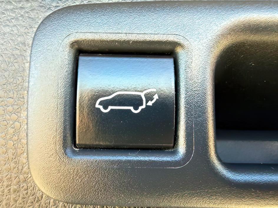 2022 BLUE /Black Toyota Highlander (5TDFZRBH2NS) with an 35L V-6 portdirect injection engine, Automatic transmission, located at 1175 N Woodruff Ave, Idaho Falls, ID, 83401, 43.506901, -111.999657 - Space, power, and everyday SUV flexibility come together in this 2022 Toyota Highlander AWD, equipped with a 3.5L V6 engine and all wheel drive capability for changing road conditions and year round driving needs. The three row SUV layout provides room for passengers while still maintaining adaptabl- Photo#6